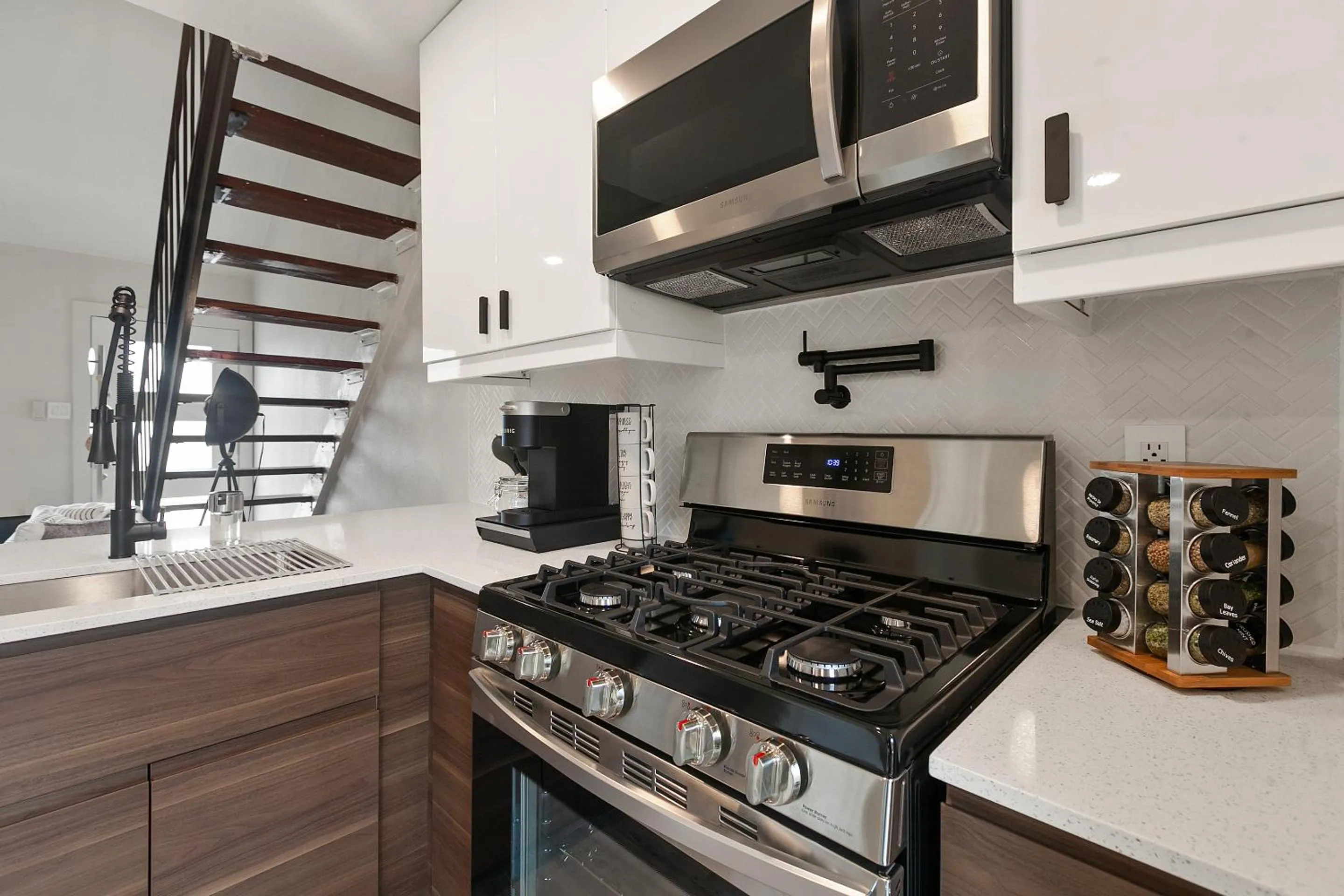 Coffee/tea facilities in Contemporary Couples Getaway Near Austin Favorites - Loft 21