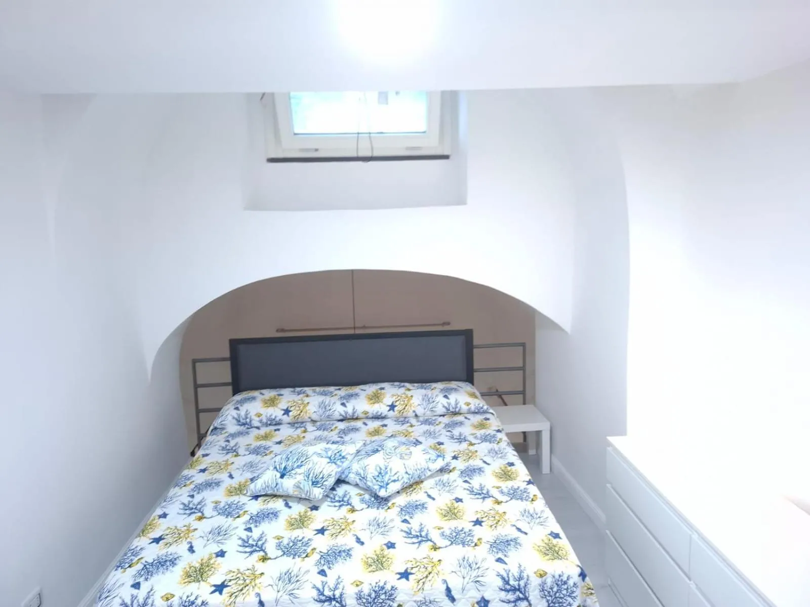 Photo of the whole room, Bed in Celeste Costiera