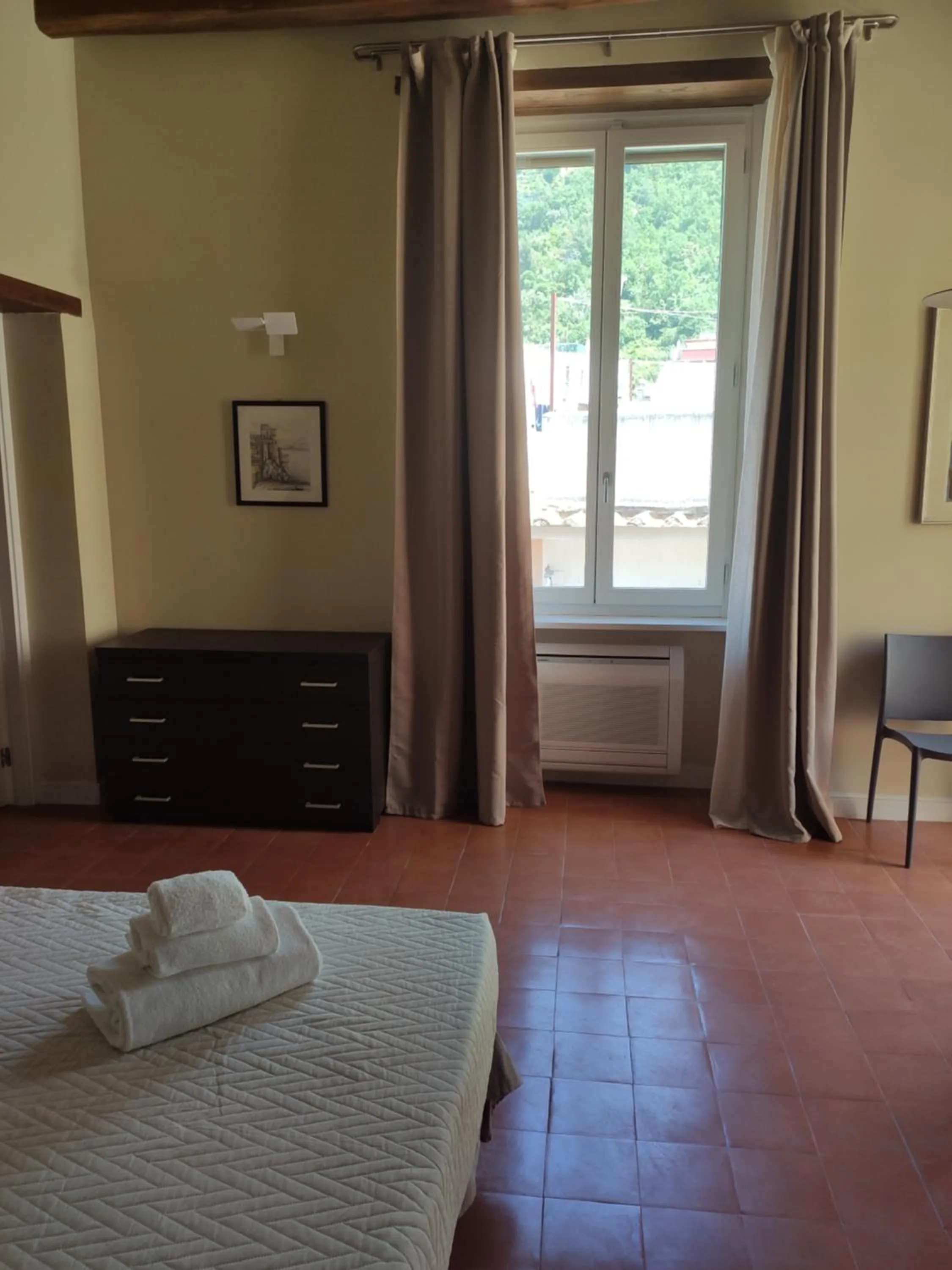 Bedroom, Bed in Celeste Costiera