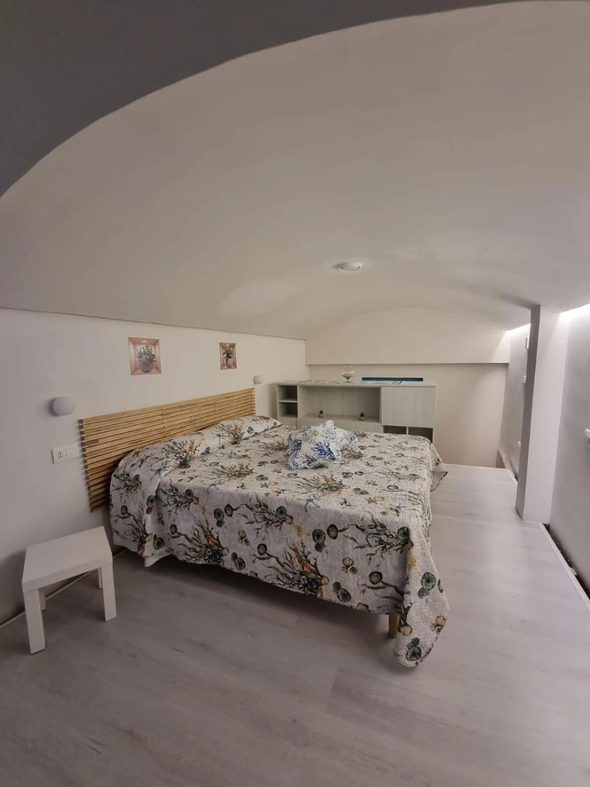Bed in Celeste Costiera