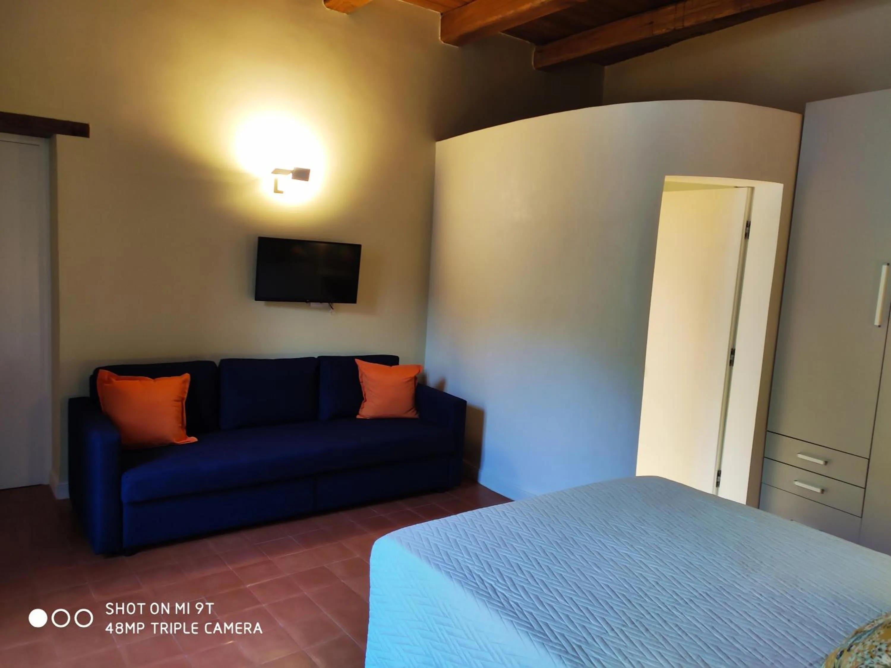 Photo of the whole room, Bed in Celeste Costiera