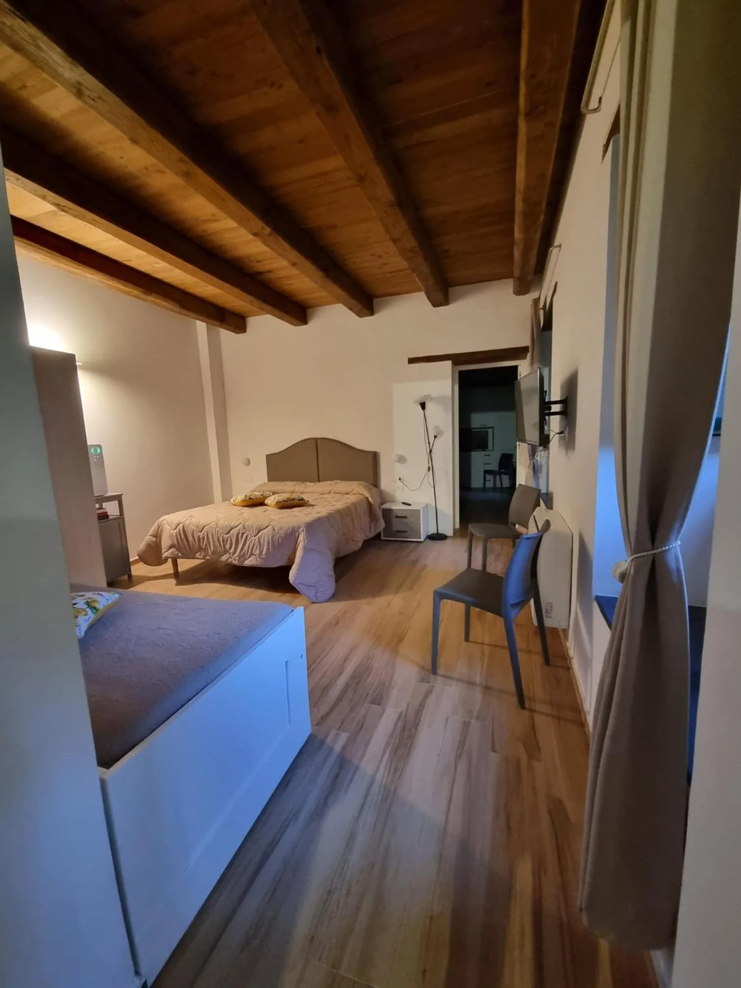 Bed in Celeste Costiera
