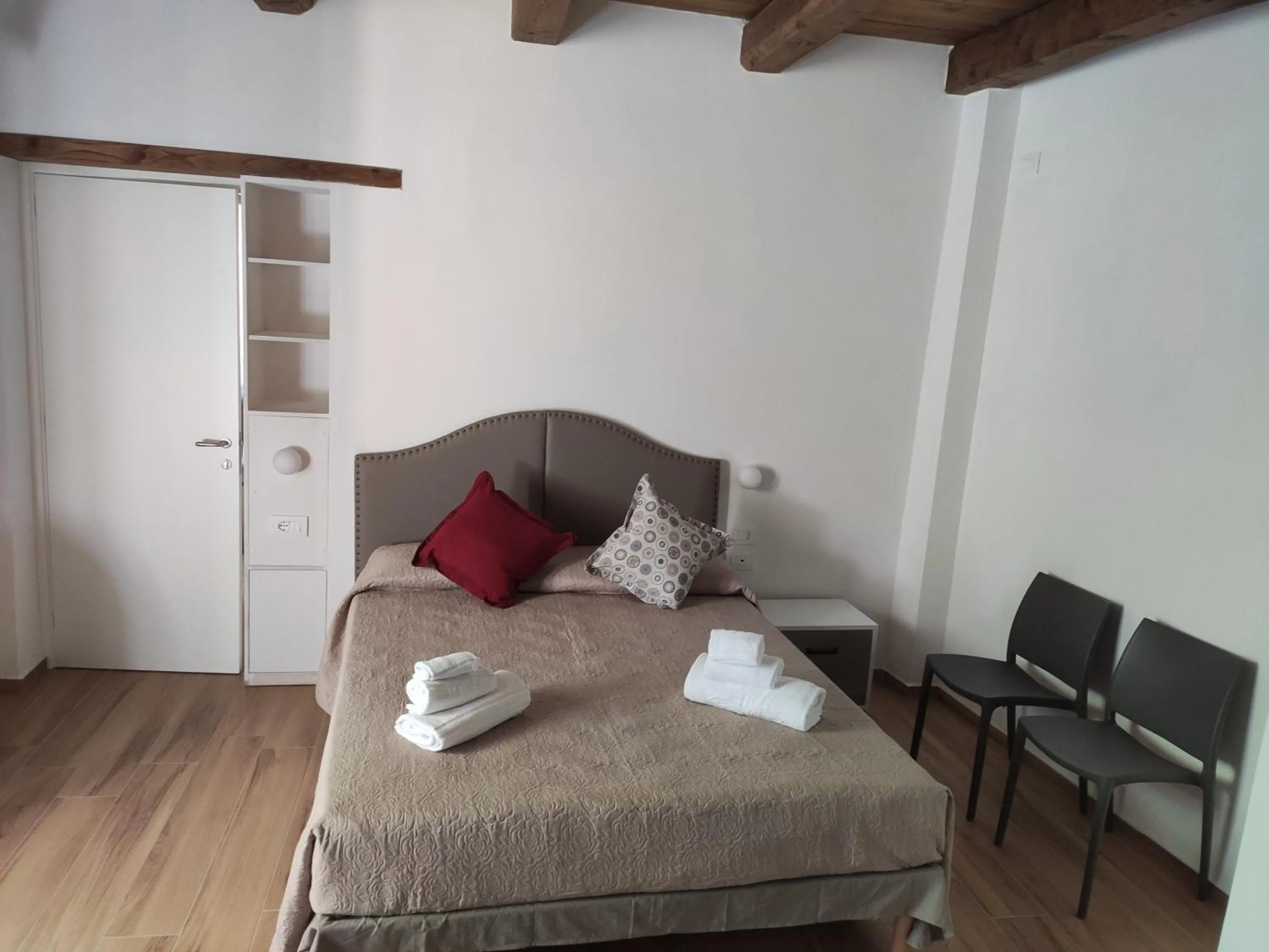 Bedroom, Bed in Celeste Costiera