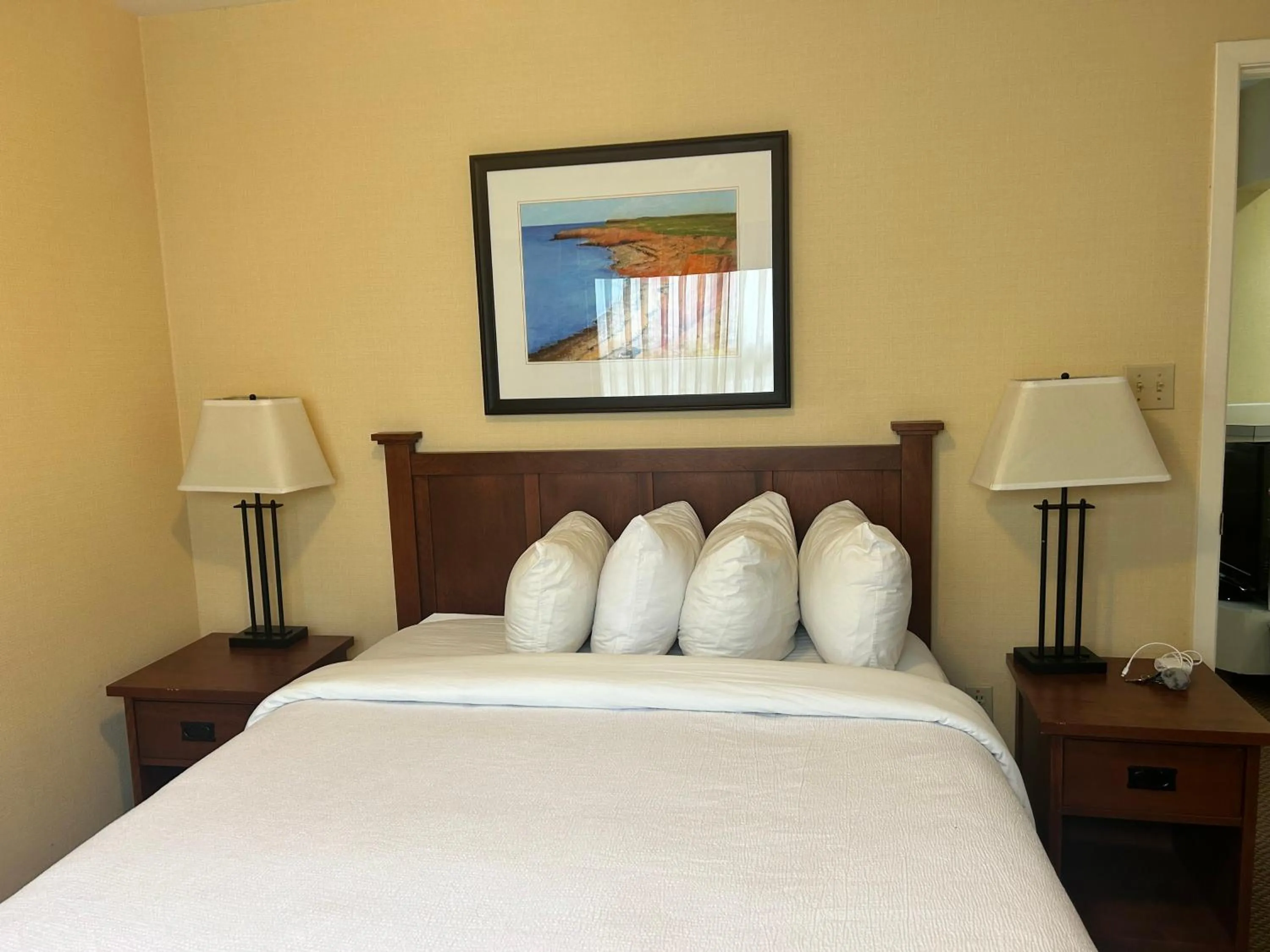 Bed in Charlottetown Inn & Conference Centre