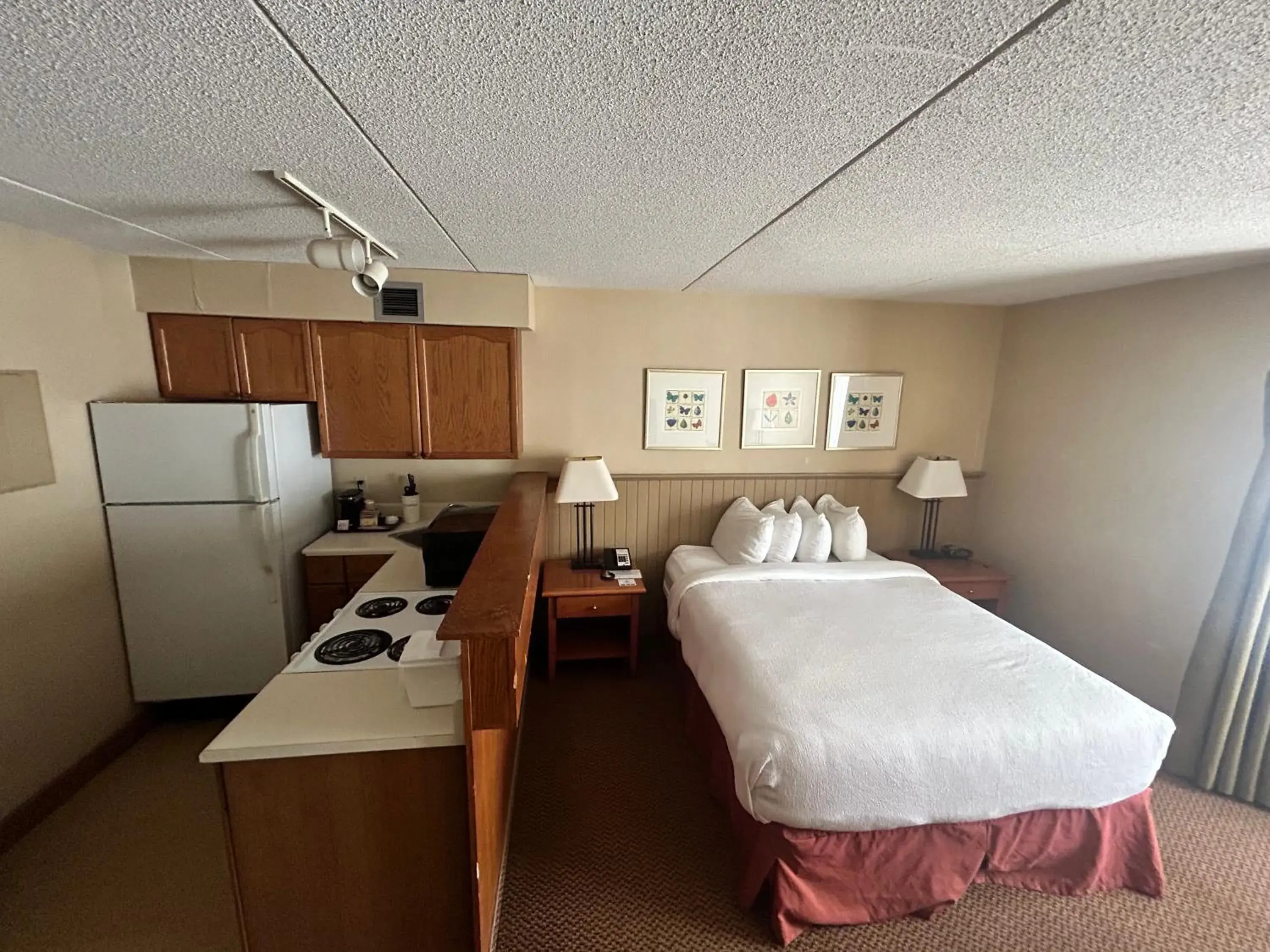 Basic Queen Studio - North building in Charlottetown Inn & Conference Centre Basic Queen Studio - North building in Charlottetown Inn & Conference Centre