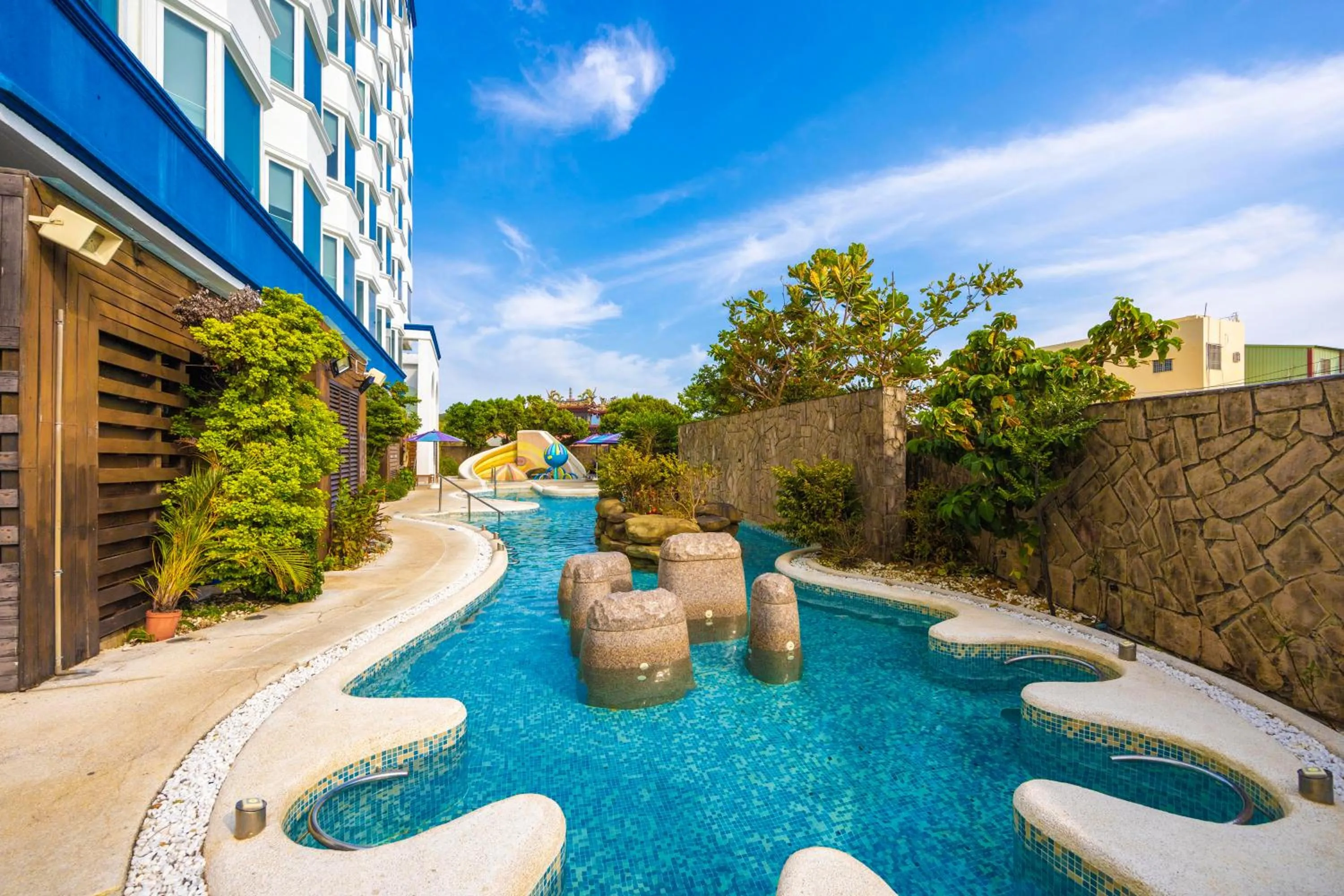 Swimming pool in Kenting Long Beach Hotel