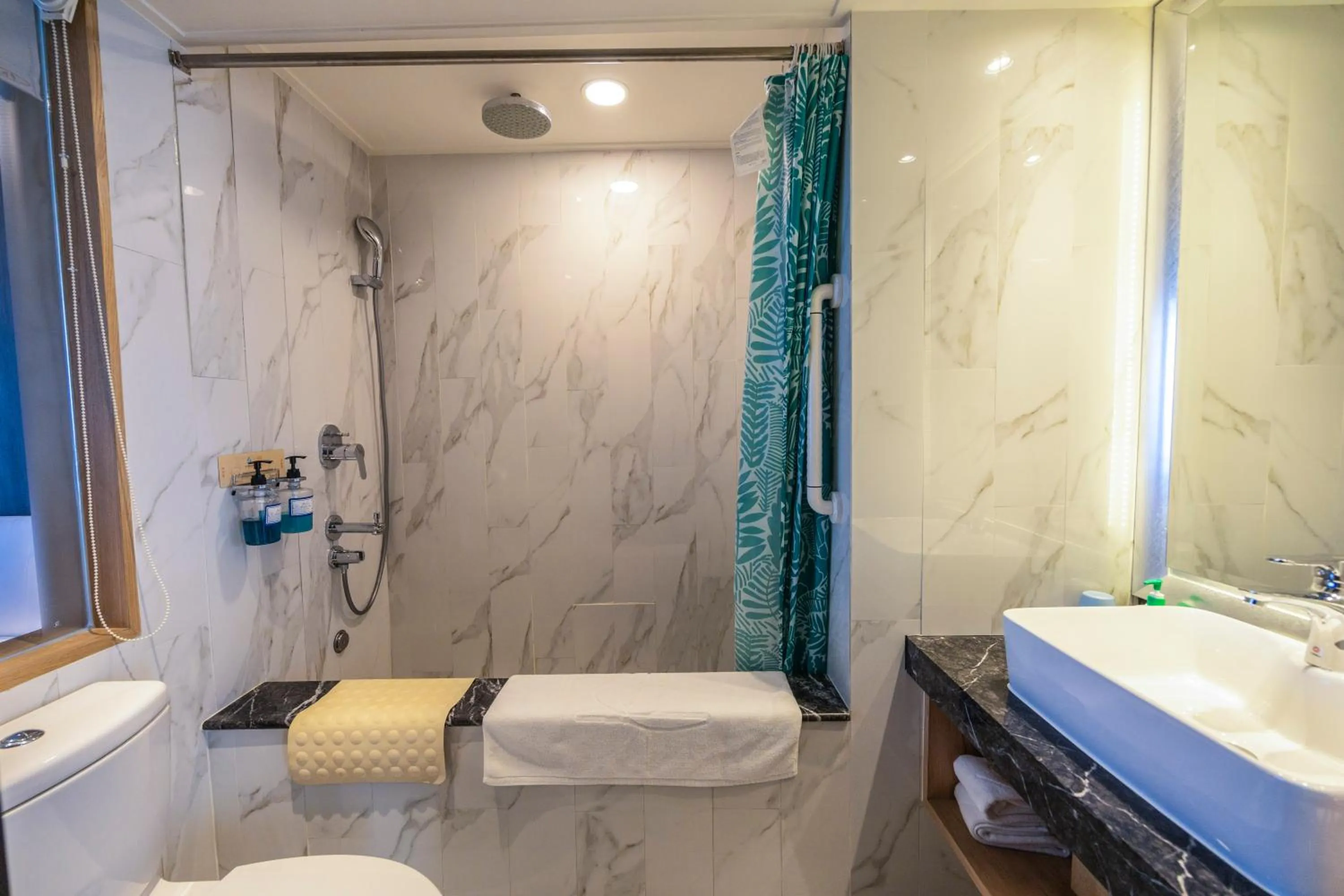 Bathroom in Kenting Long Beach Hotel