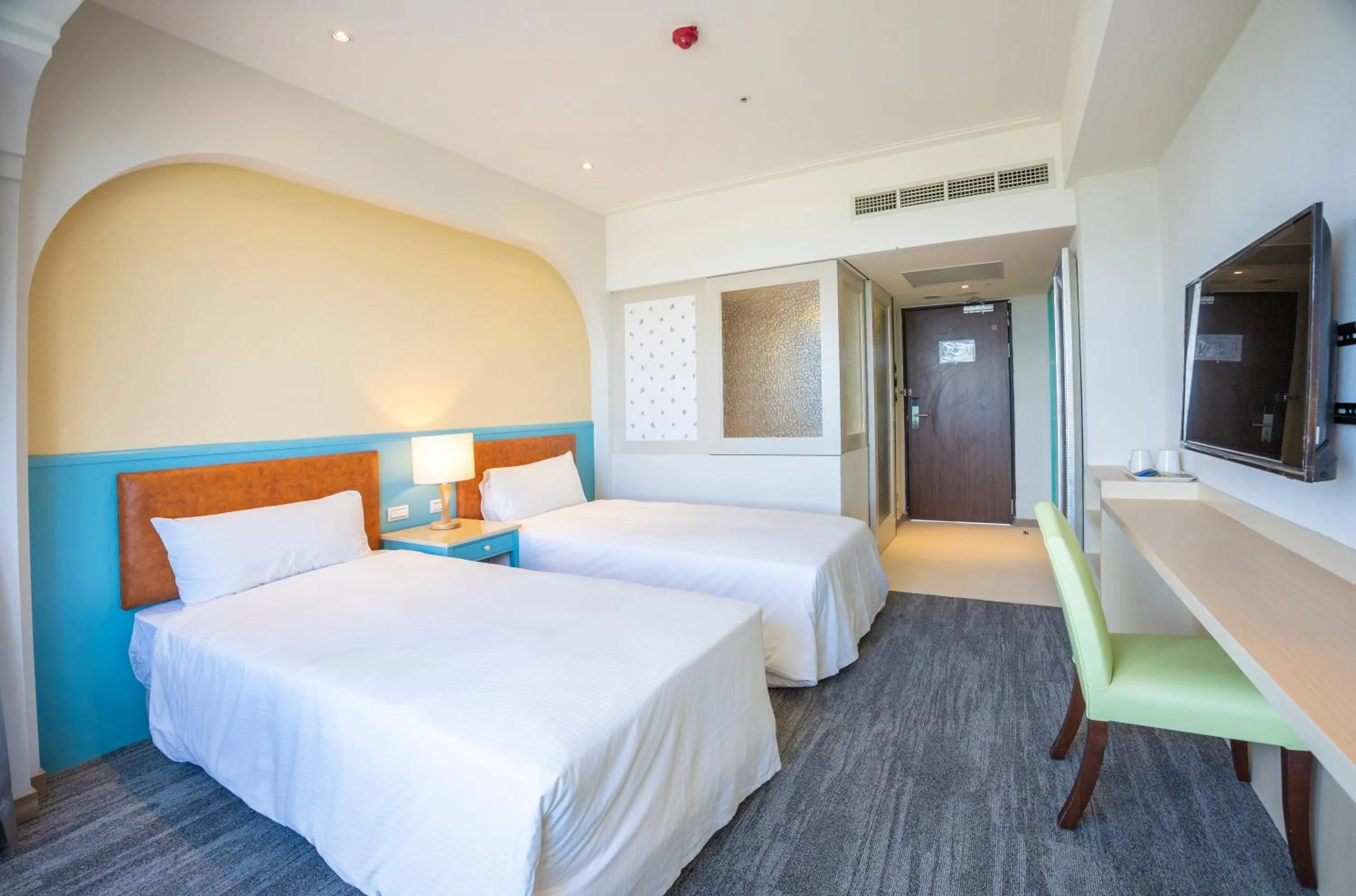 Bed in Kenting Long Beach Hotel