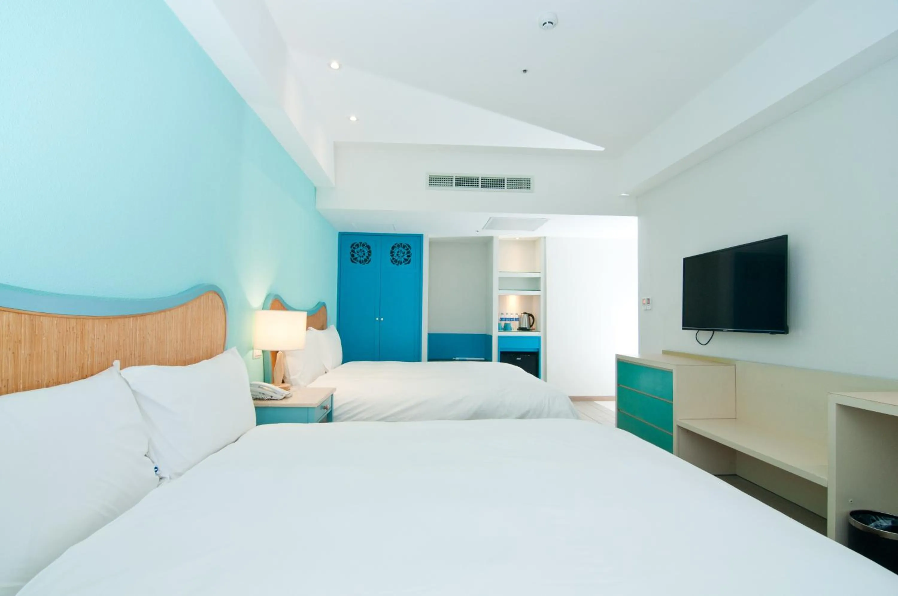 Bed in Kenting Long Beach Hotel