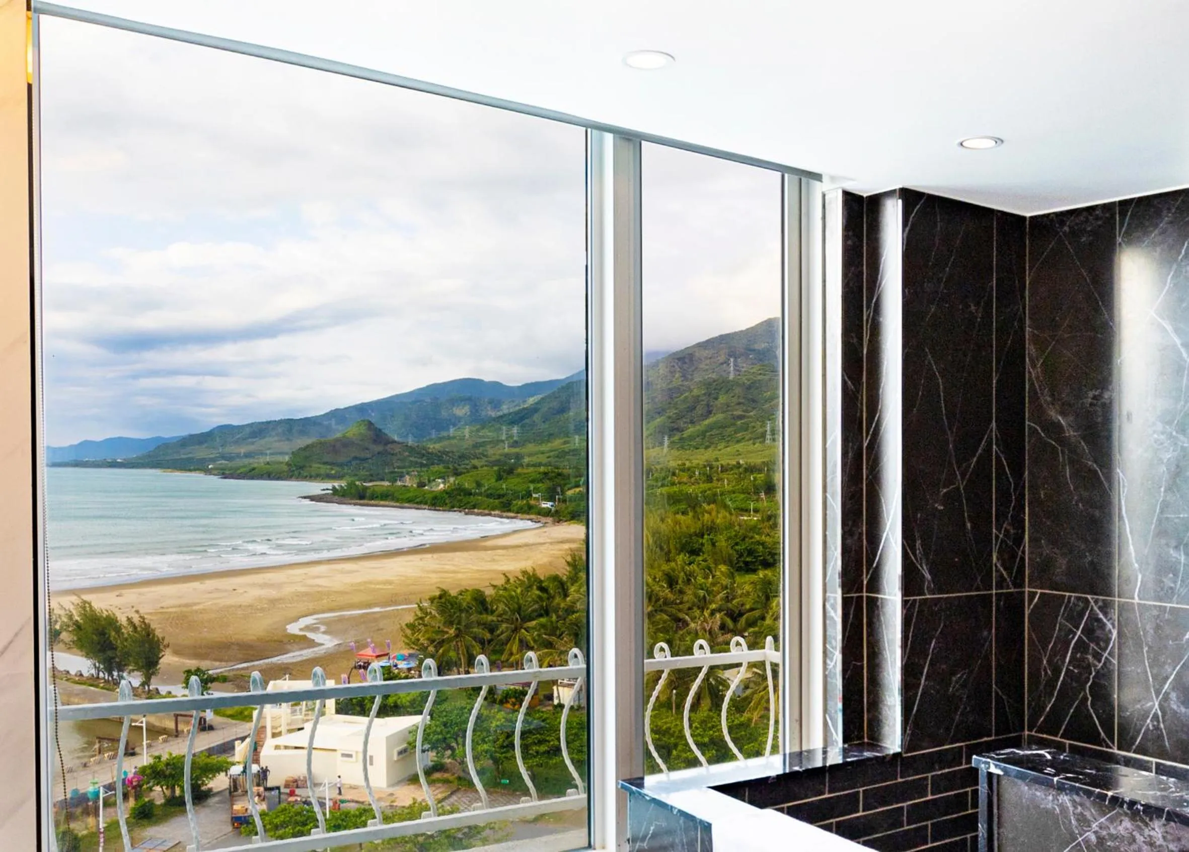 Bathroom in Kenting Long Beach Hotel