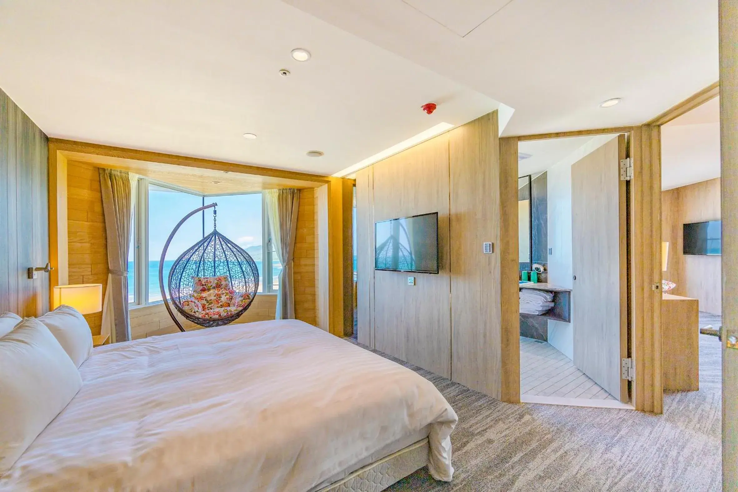 Photo of the whole room, Bed in Kenting Long Beach Hotel Photo of the whole room, Bed in Kenting Long Beach Hotel