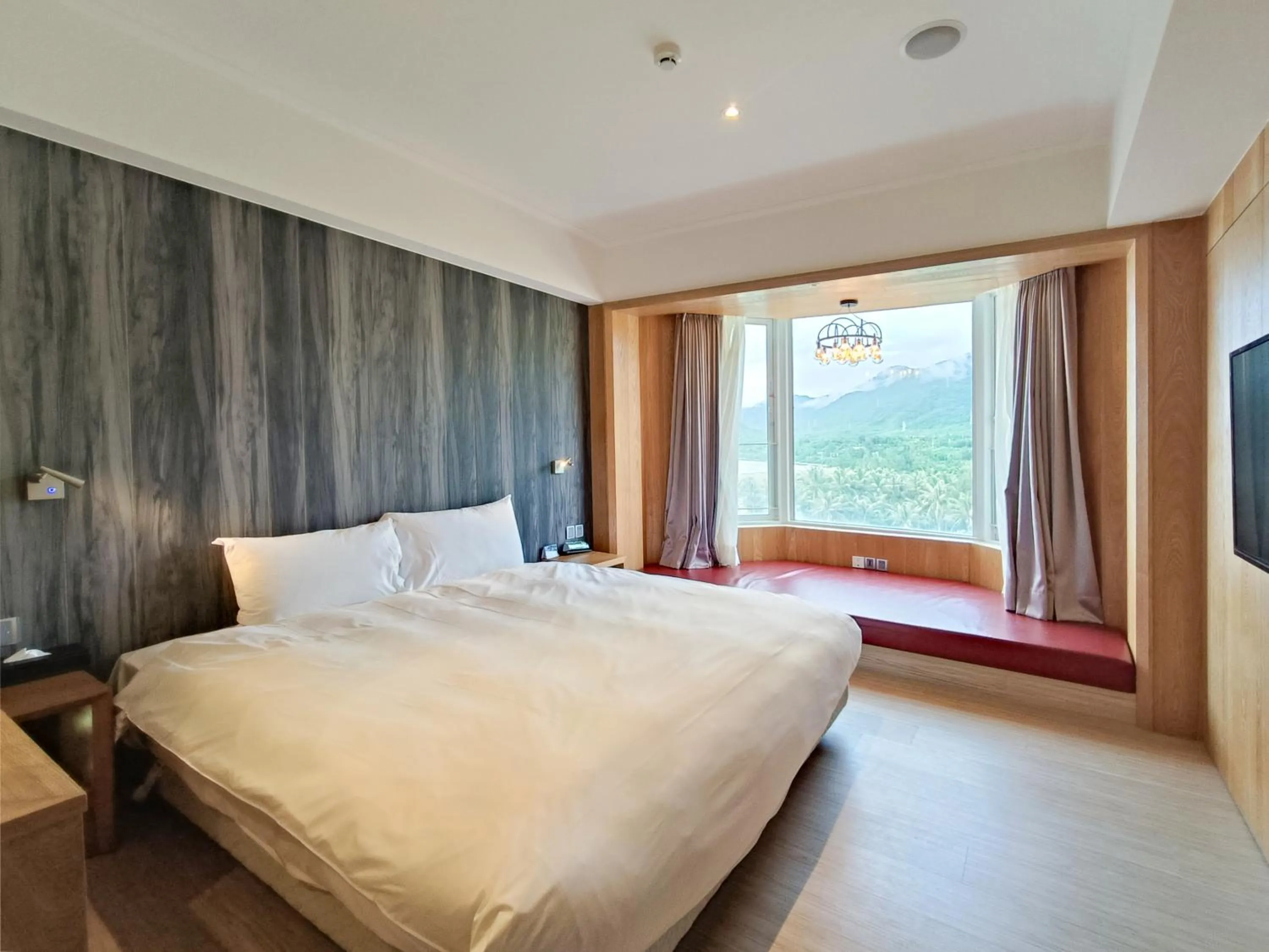 Photo of the whole room, Bed in Kenting Long Beach Hotel