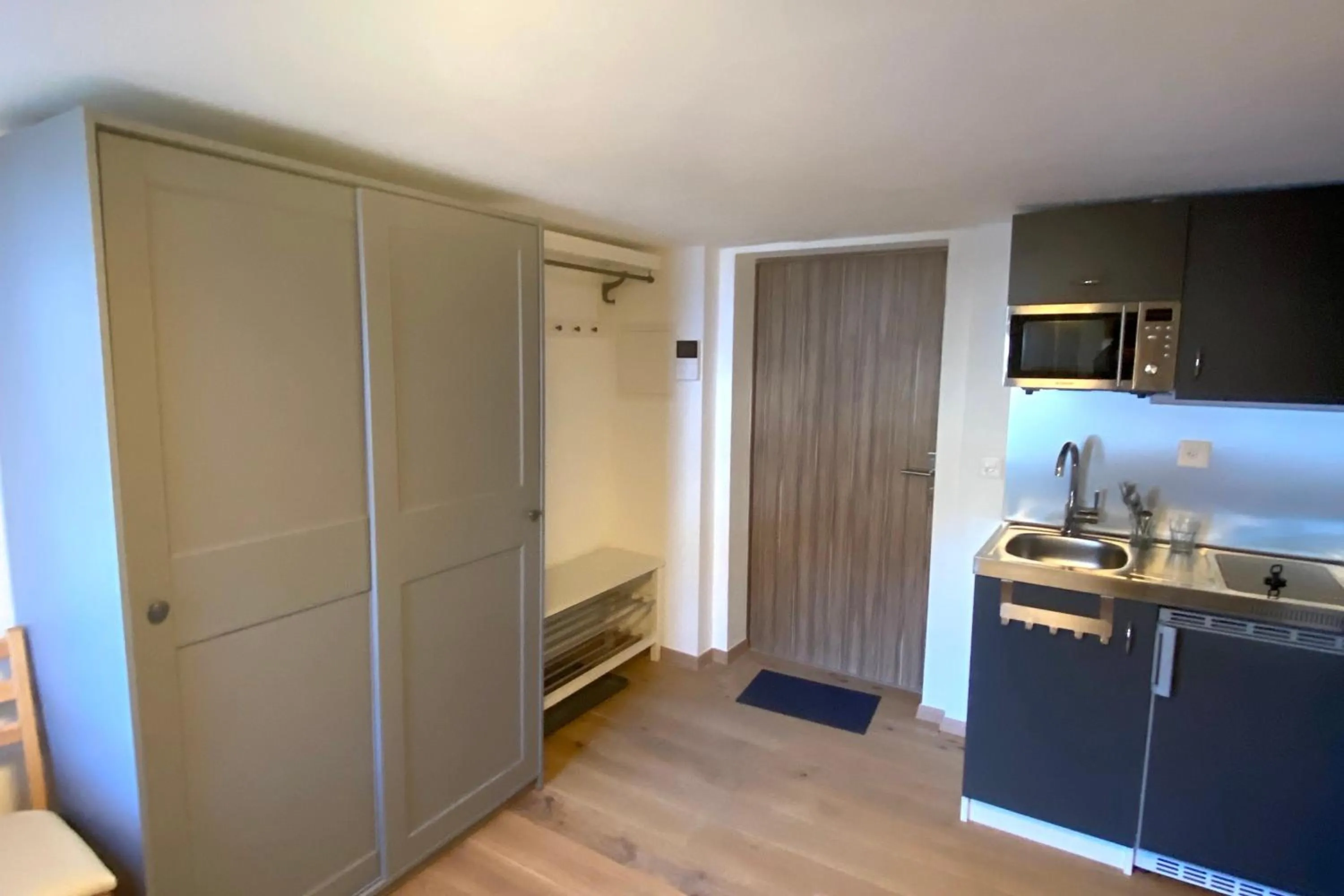 Photo of the whole room in Rössli Self Check in 24-7 Free Parking