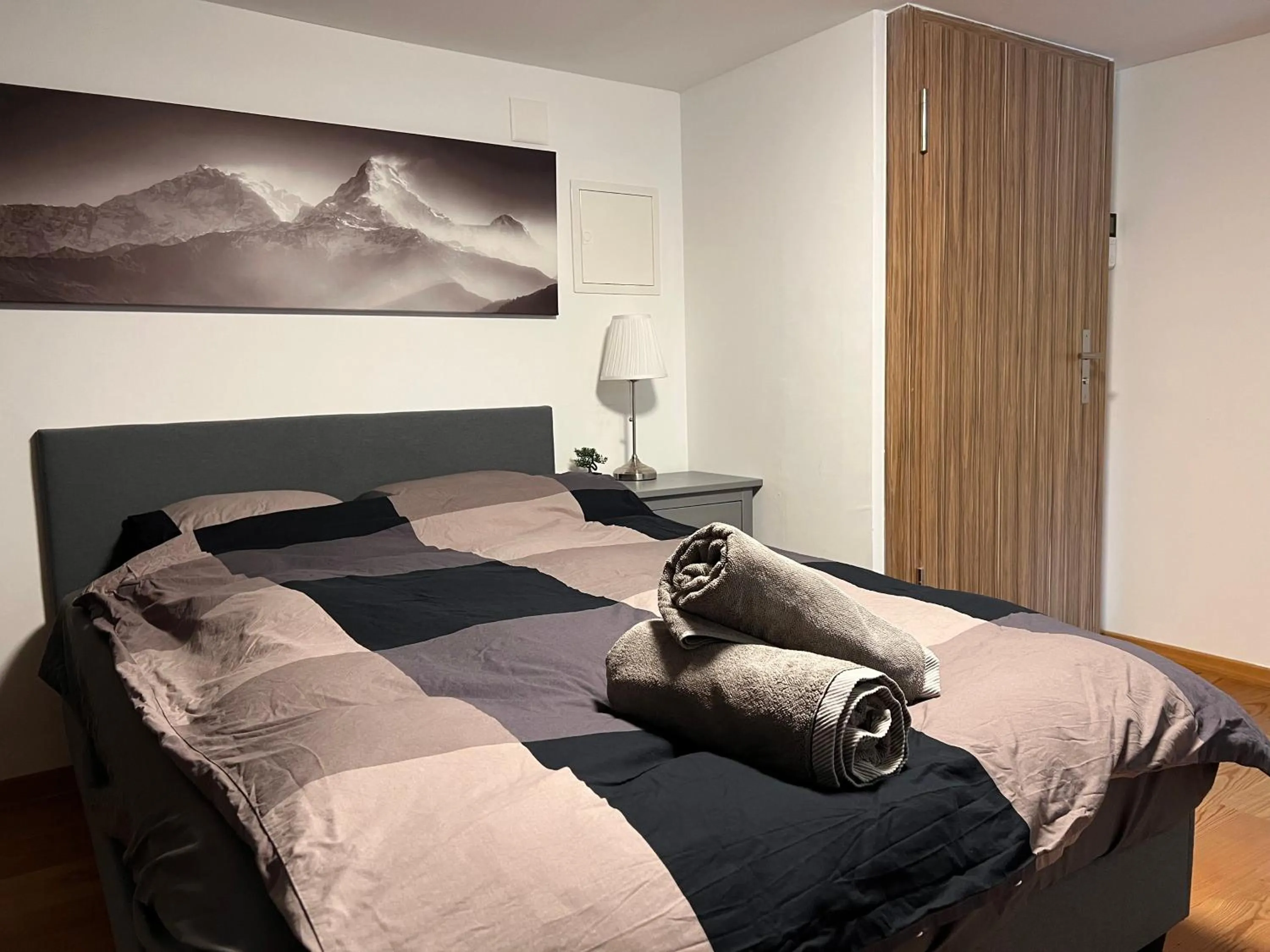 Bed in Rössli Self Check in 24-7 Free Parking