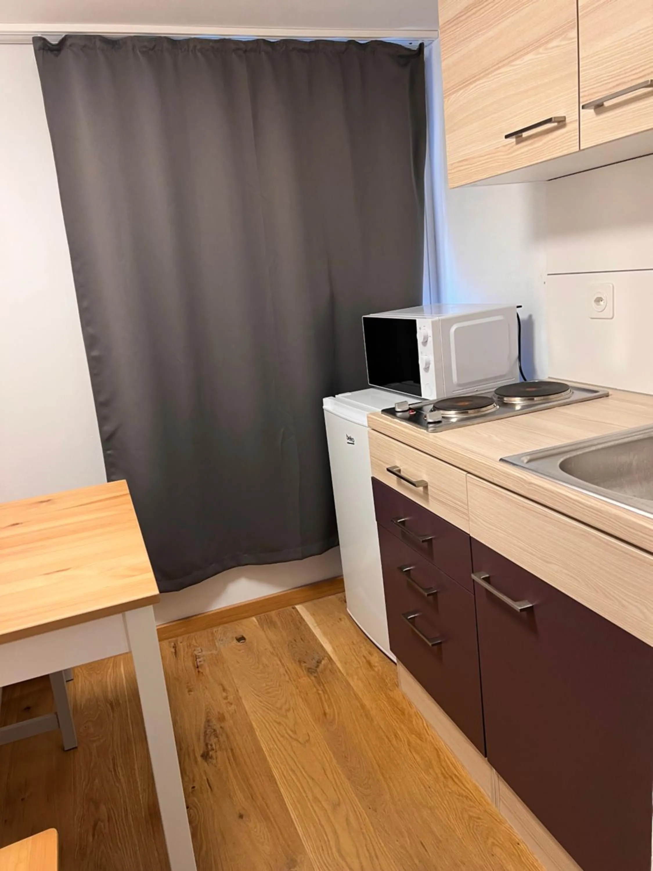 Kitchen or kitchenette in Rössli Self Check in 24-7 Free Parking