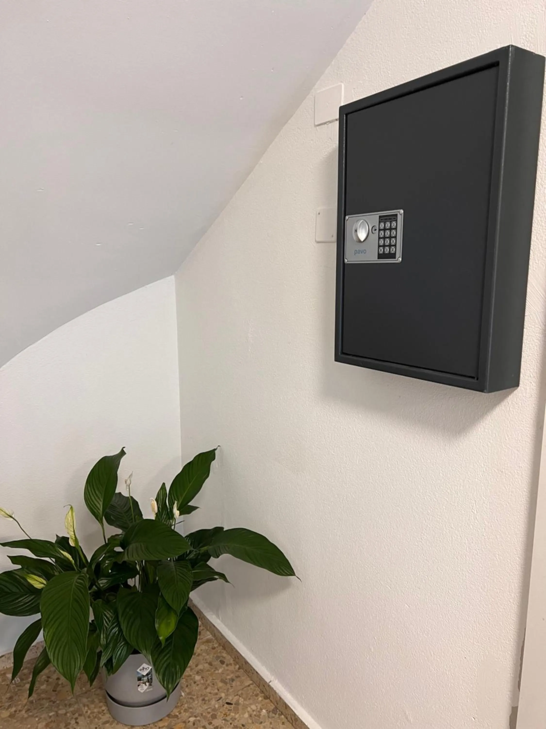 safe in Rössli Self Check in 24-7 Free Parking