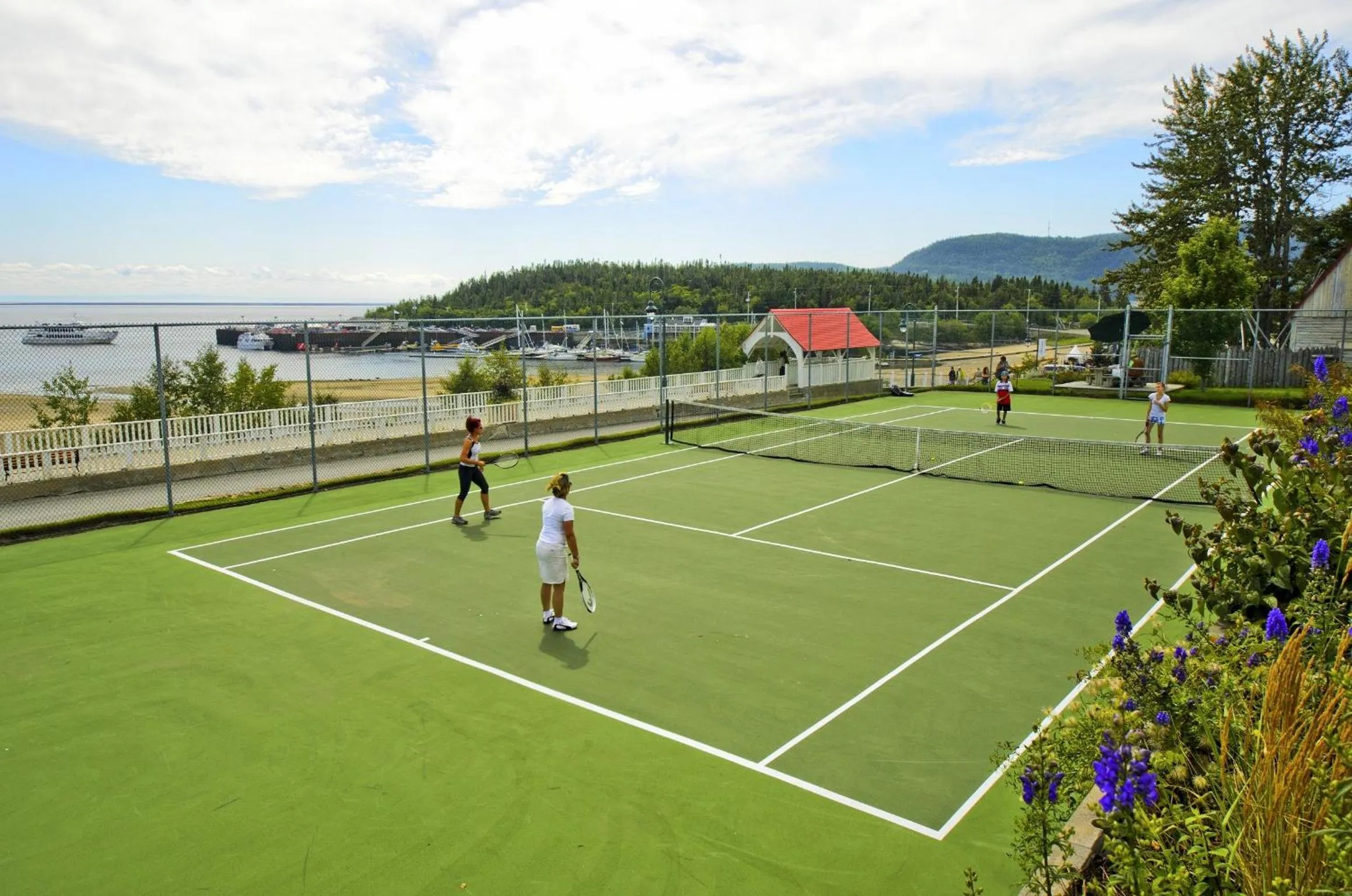 Tennis court in Hotel Tadoussac