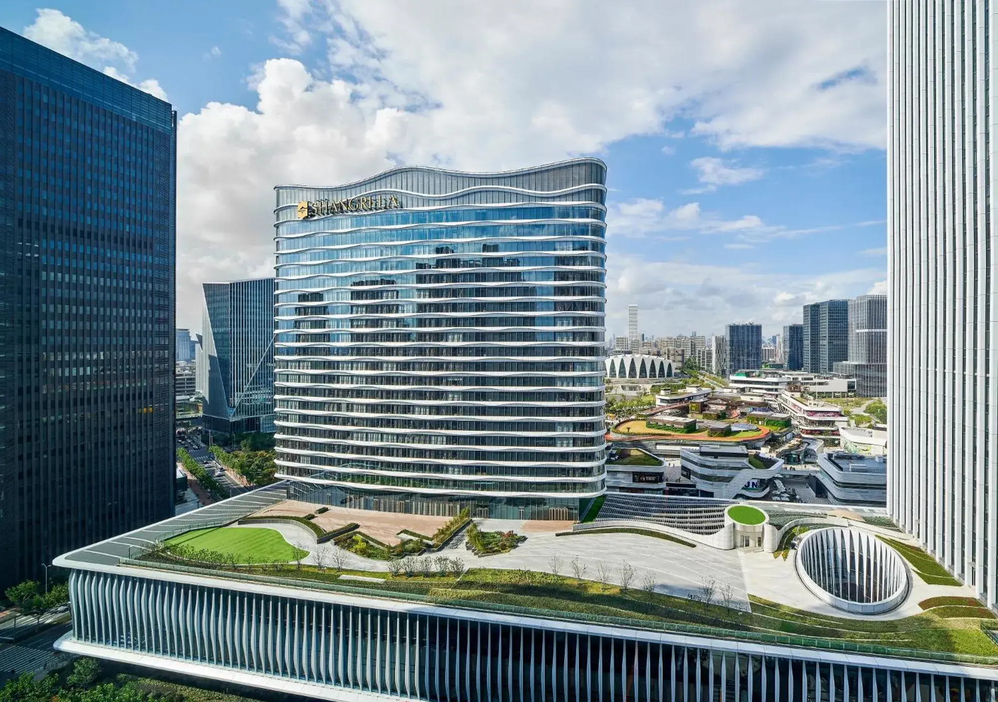 Property building in Shangri-La Qiantan, Shanghai - Steps away from the Oriental Sports Center, and easy reach the vibrant art scene of West Bund Property building in Shangri-La Qiantan, Shanghai - Steps away from the Oriental Sports Center, and easy reach the vibrant art scene of West Bund