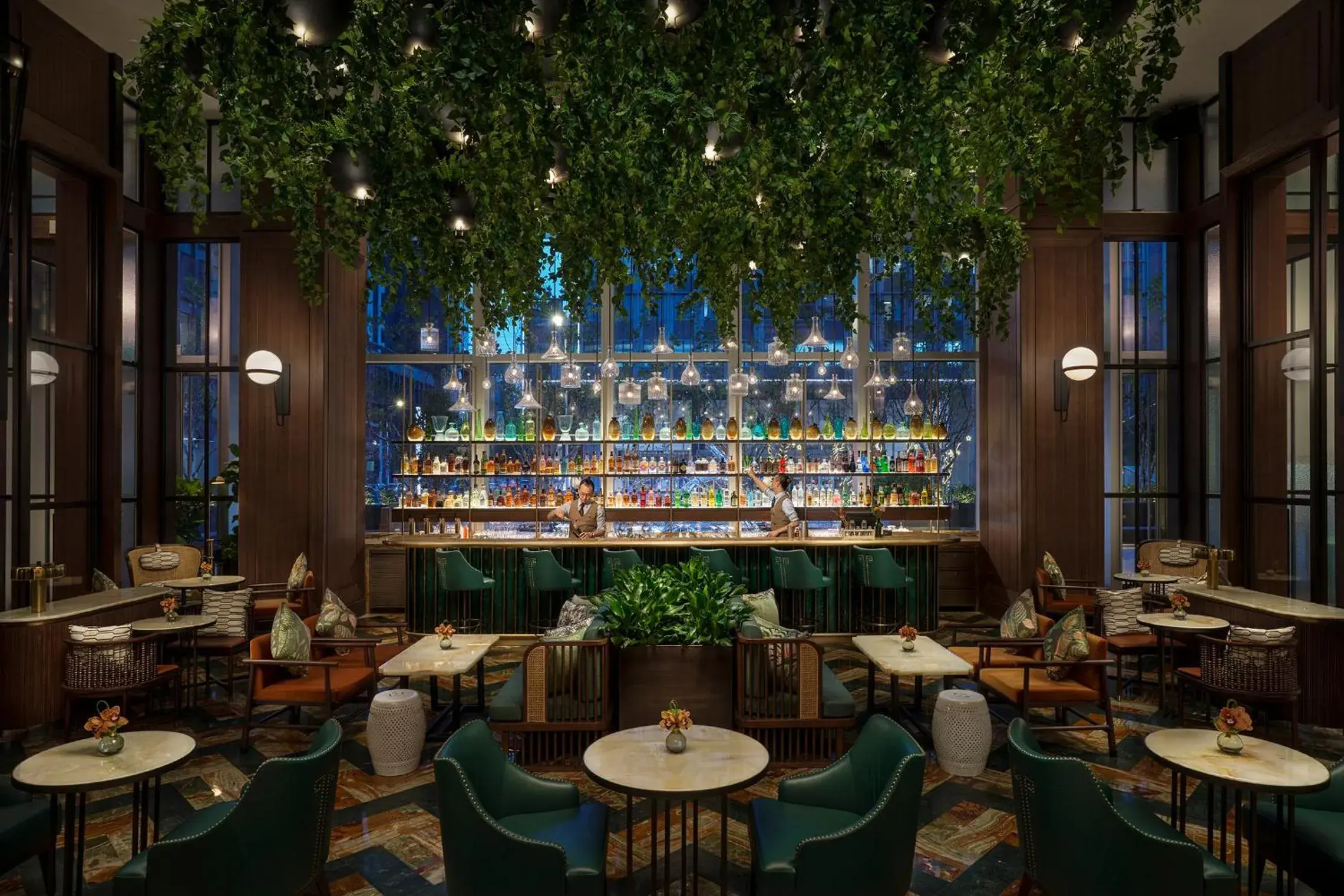 Lounge or bar in Shangri-La Qiantan, Shanghai - Steps away from the Oriental Sports Center, and easy reach the vibrant art scene of West Bund Lounge or bar in Shangri-La Qiantan, Shanghai - Steps away from the Oriental Sports Center, and easy reach the vibrant art scene of West Bund