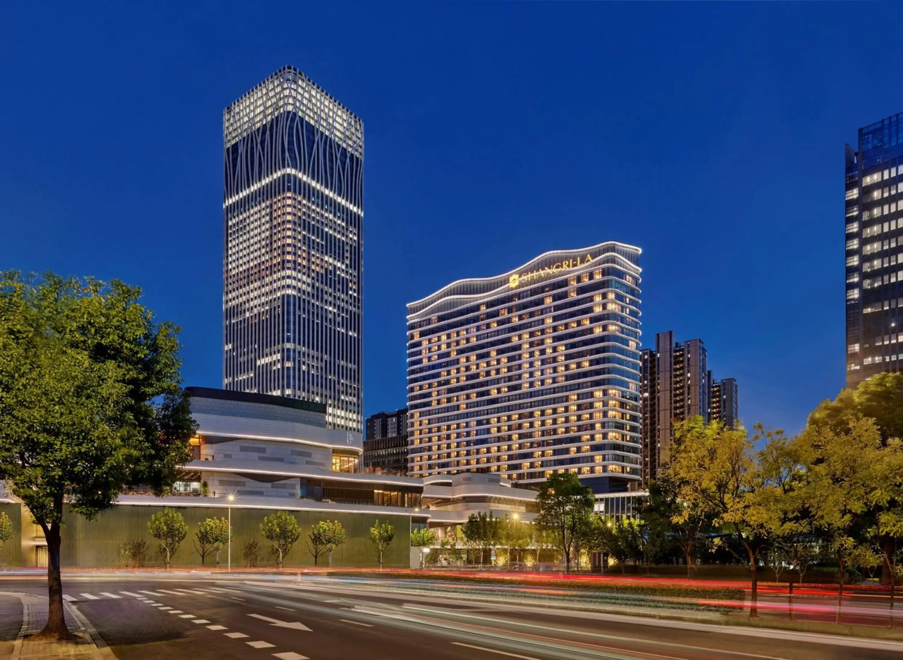 Property building in Shangri-La Qiantan, Shanghai - Steps away from the Oriental Sports Center, and easy reach the vibrant art scene of West Bund Property building in Shangri-La Qiantan, Shanghai - Steps away from the Oriental Sports Center, and easy reach the vibrant art scene of West Bund