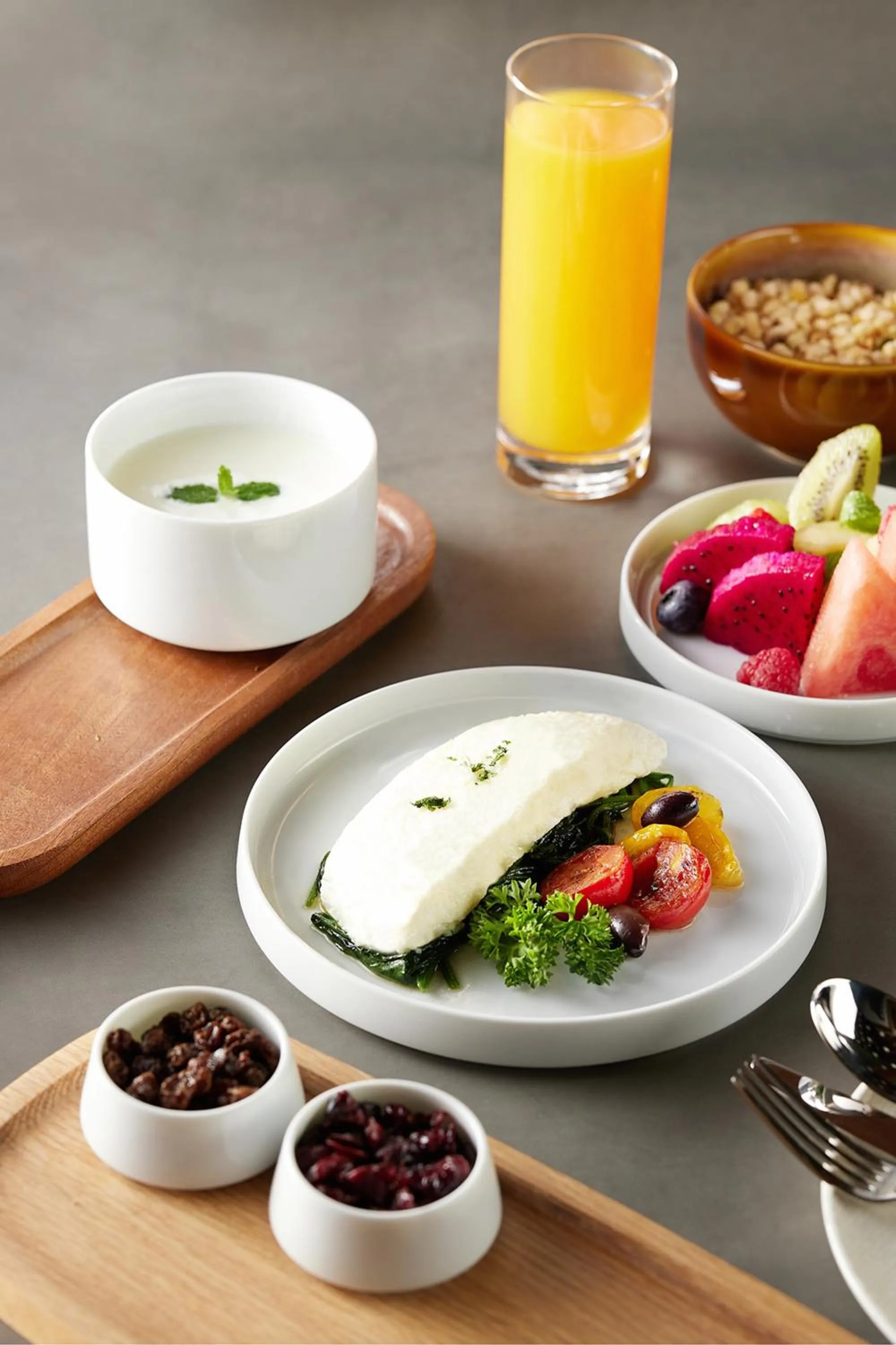 Breakfast in Shangri-La Qiantan, Shanghai - Steps away from the Oriental Sports Center, and easy reach the vibrant art scene of West Bund