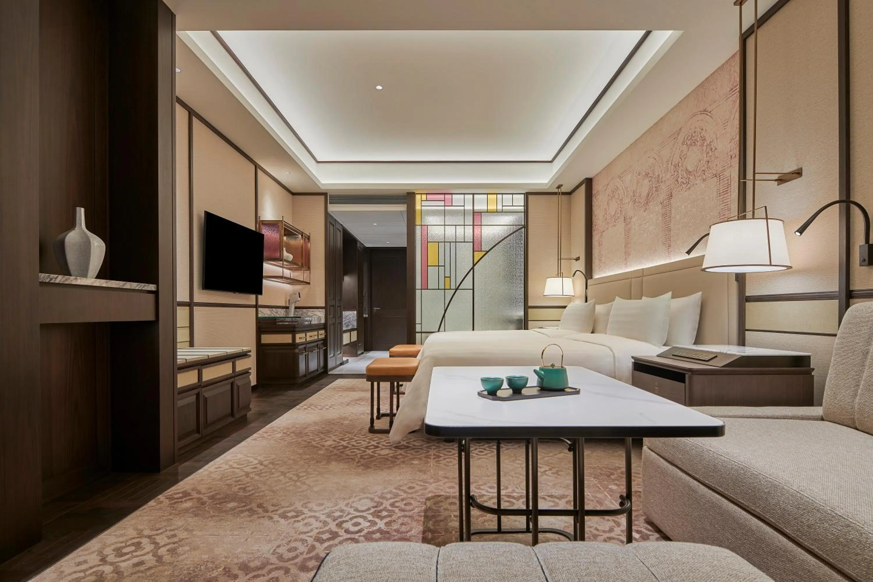 Bed in Shangri-La Qiantan, Shanghai - Steps away from the Oriental Sports Center, and easy reach the vibrant art scene of West Bund