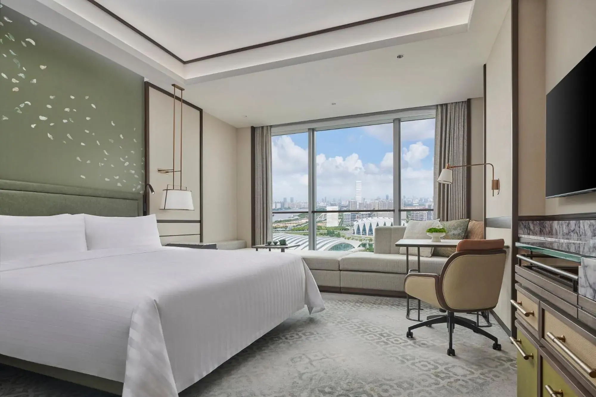 Bed in Shangri-La Qiantan, Shanghai - Steps away from the Oriental Sports Center, and easy reach the vibrant art scene of West Bund Bed in Shangri-La Qiantan, Shanghai - Steps away from the Oriental Sports Center, and easy reach the vibrant art scene of West Bund