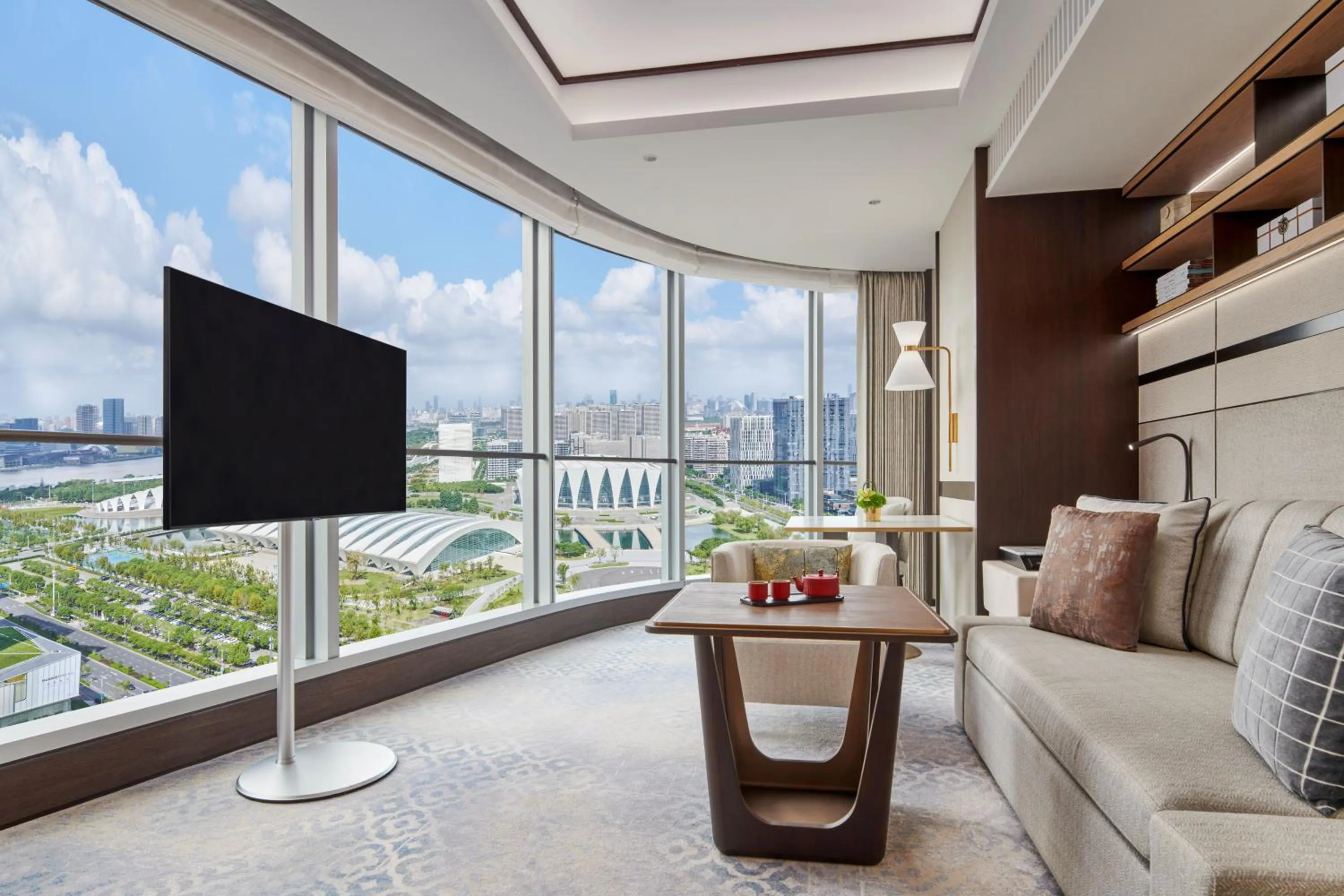 Seating area in Shangri-La Qiantan, Shanghai - Steps away from the Oriental Sports Center, and easy reach the vibrant art scene of West Bund