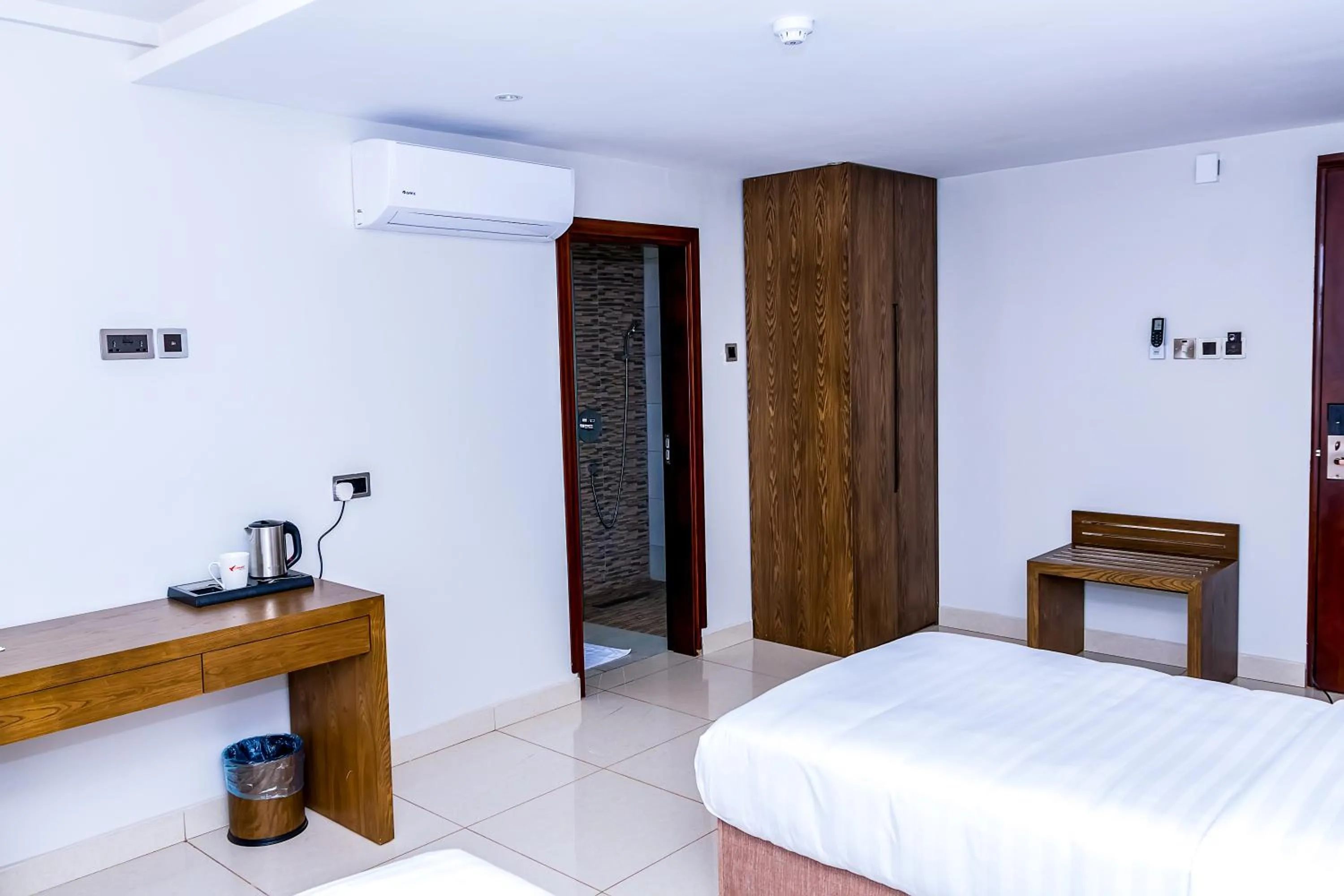 Bedroom, Bed in Canary Hotel Kampala