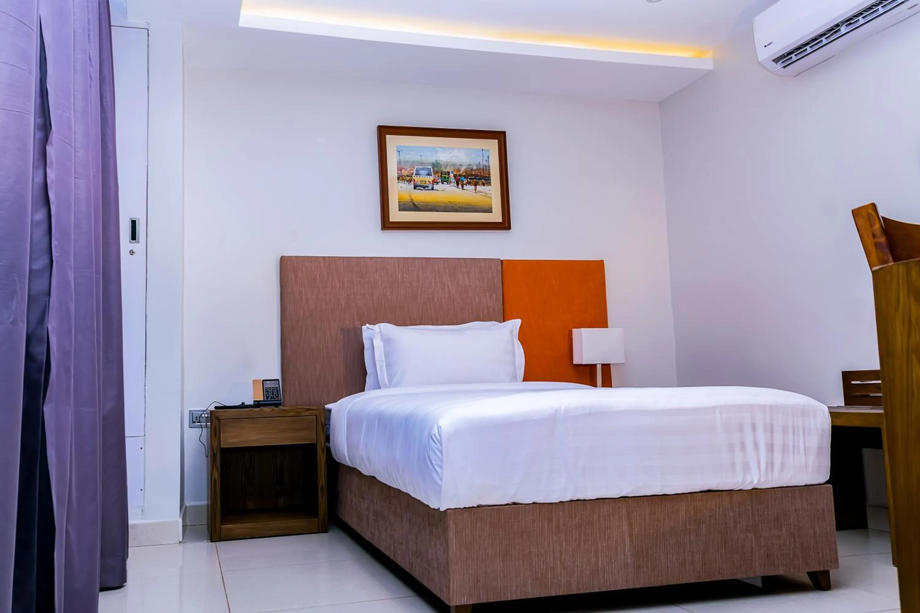 Bedroom, Bed in Canary Hotel Kampala