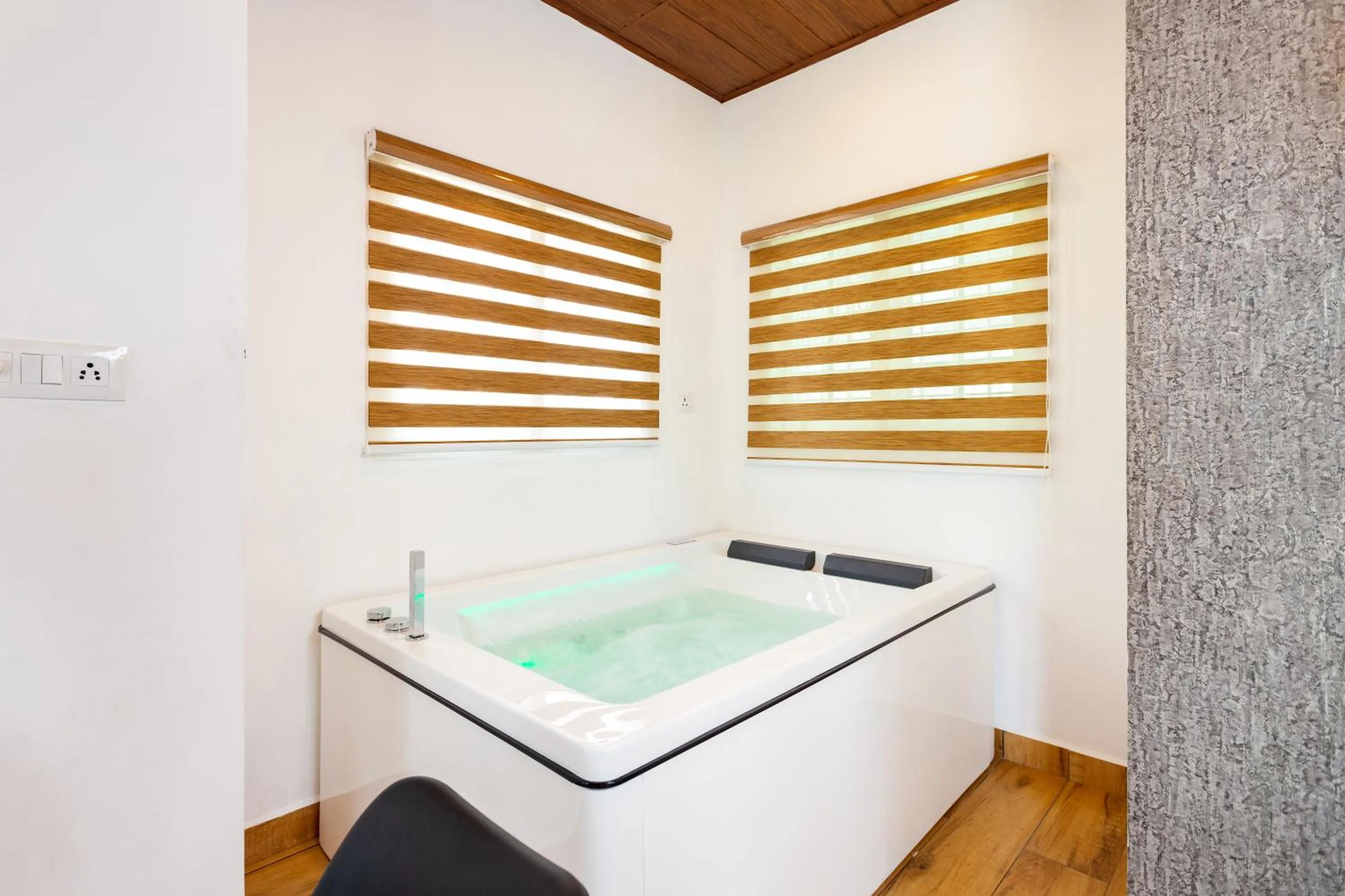 Bath in Ramee Wolkenburg Resort & Spa, Munnar