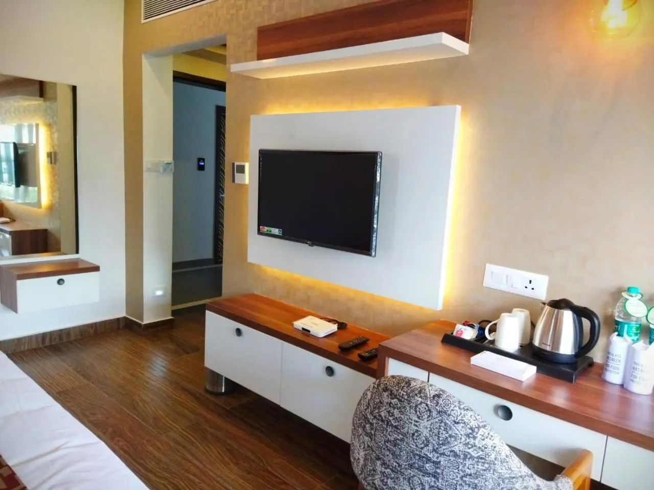 TV and multimedia in Ramee Wolkenburg Resort & Spa, Munnar
