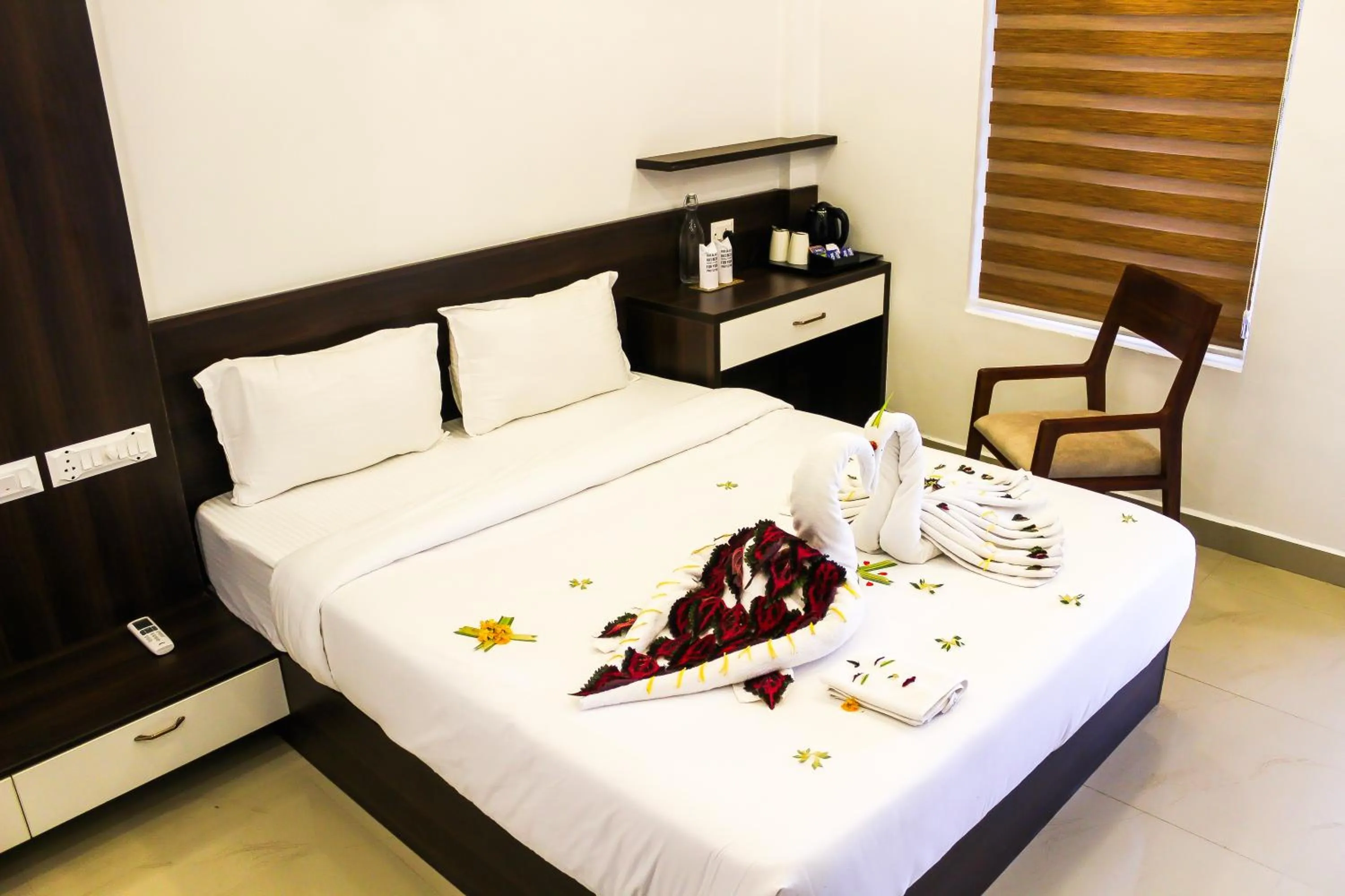 Bed in Ramee Wolkenburg Resort & Spa, Munnar