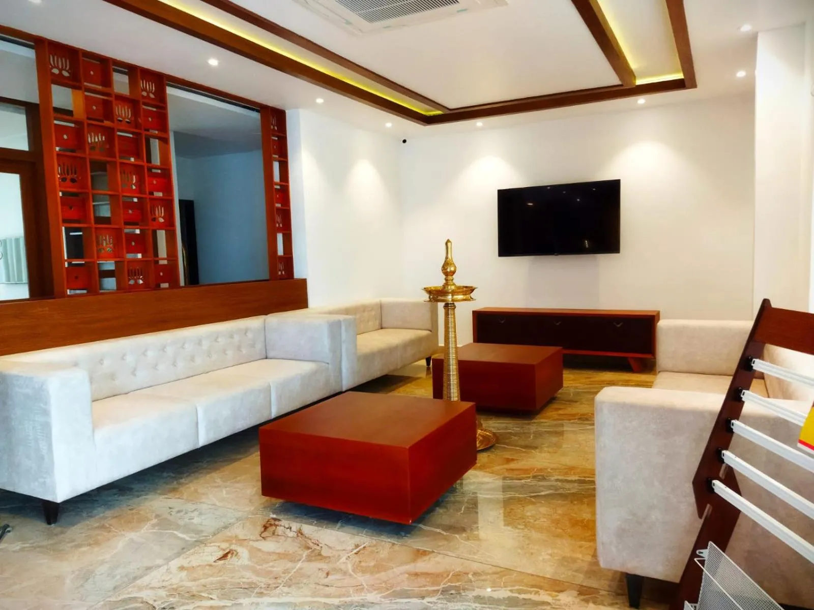 Lobby or reception in Ramee Wolkenburg Resort & Spa, Munnar