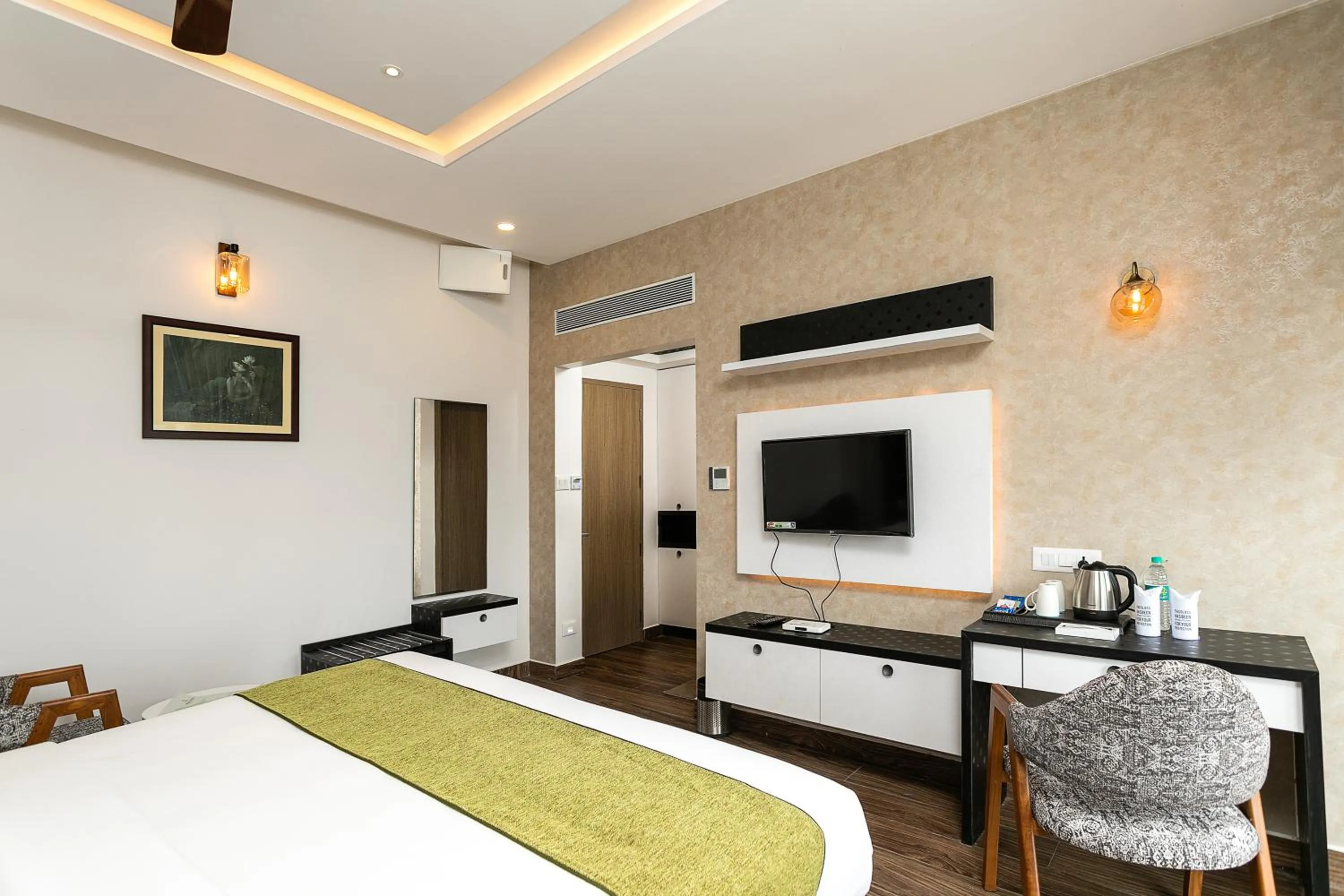 Bedroom, Bed in Ramee Wolkenburg Resort & Spa, Munnar