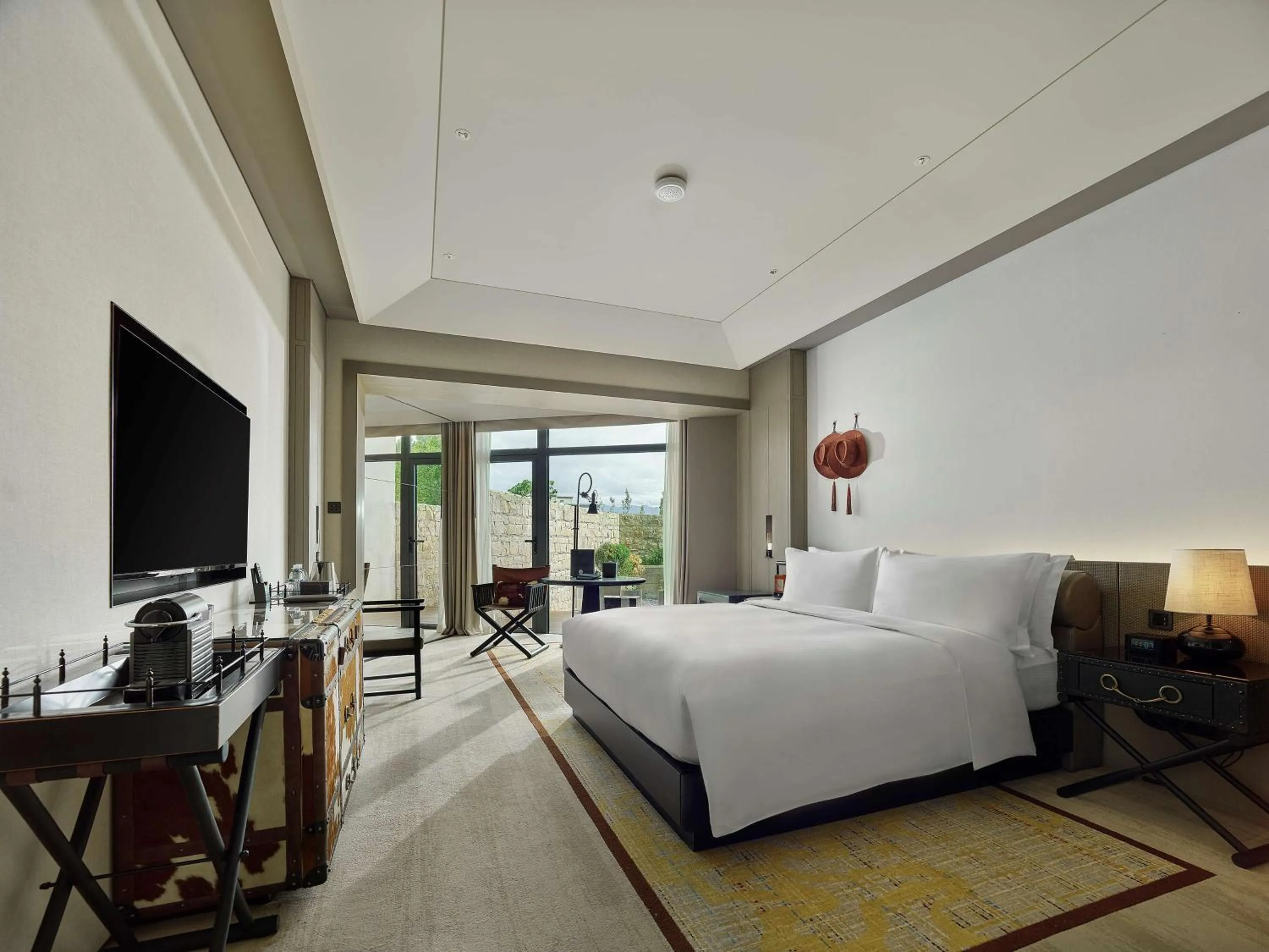 Bed in Hilton Shigatse