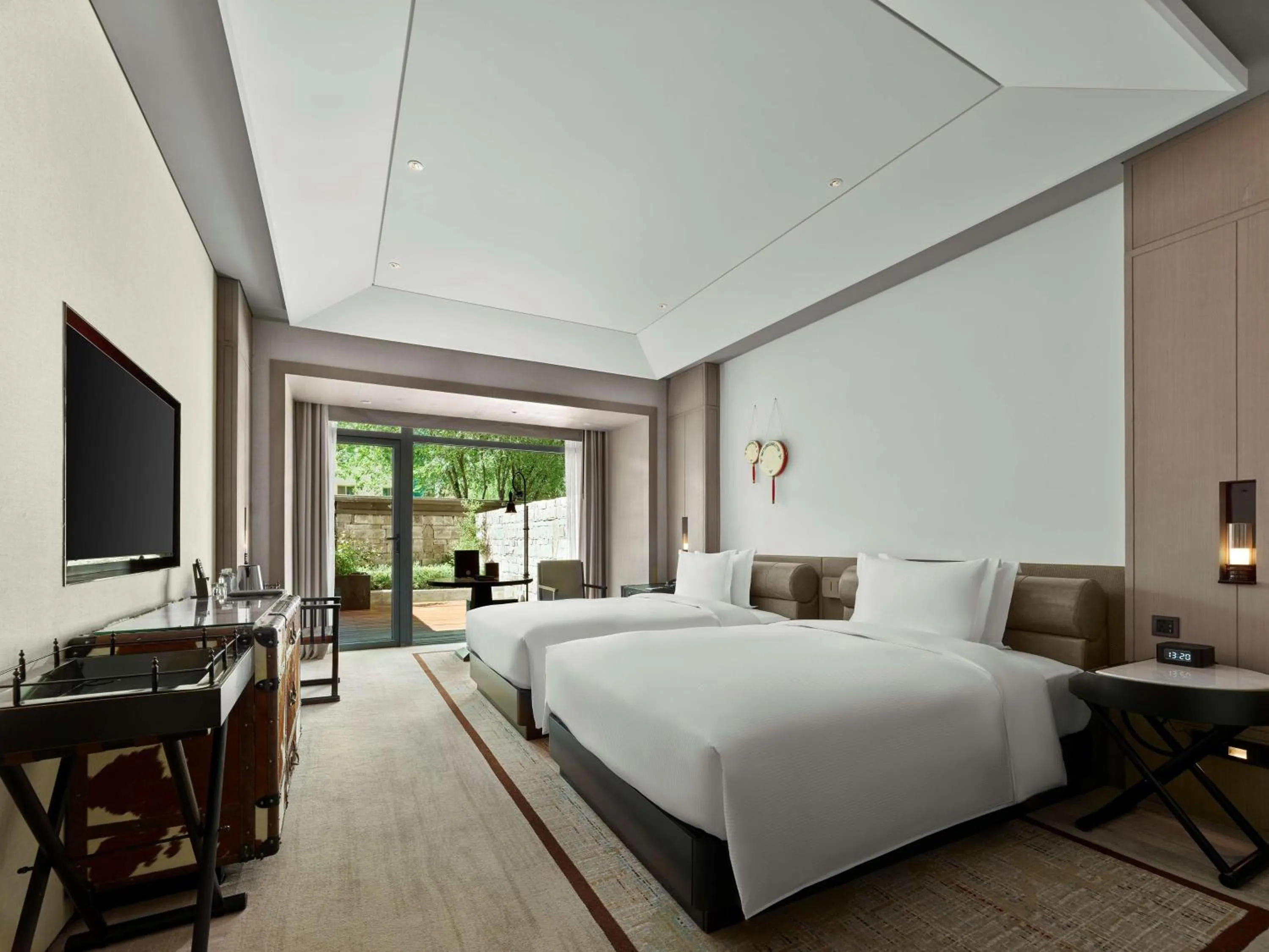 Bed in Hilton Shigatse