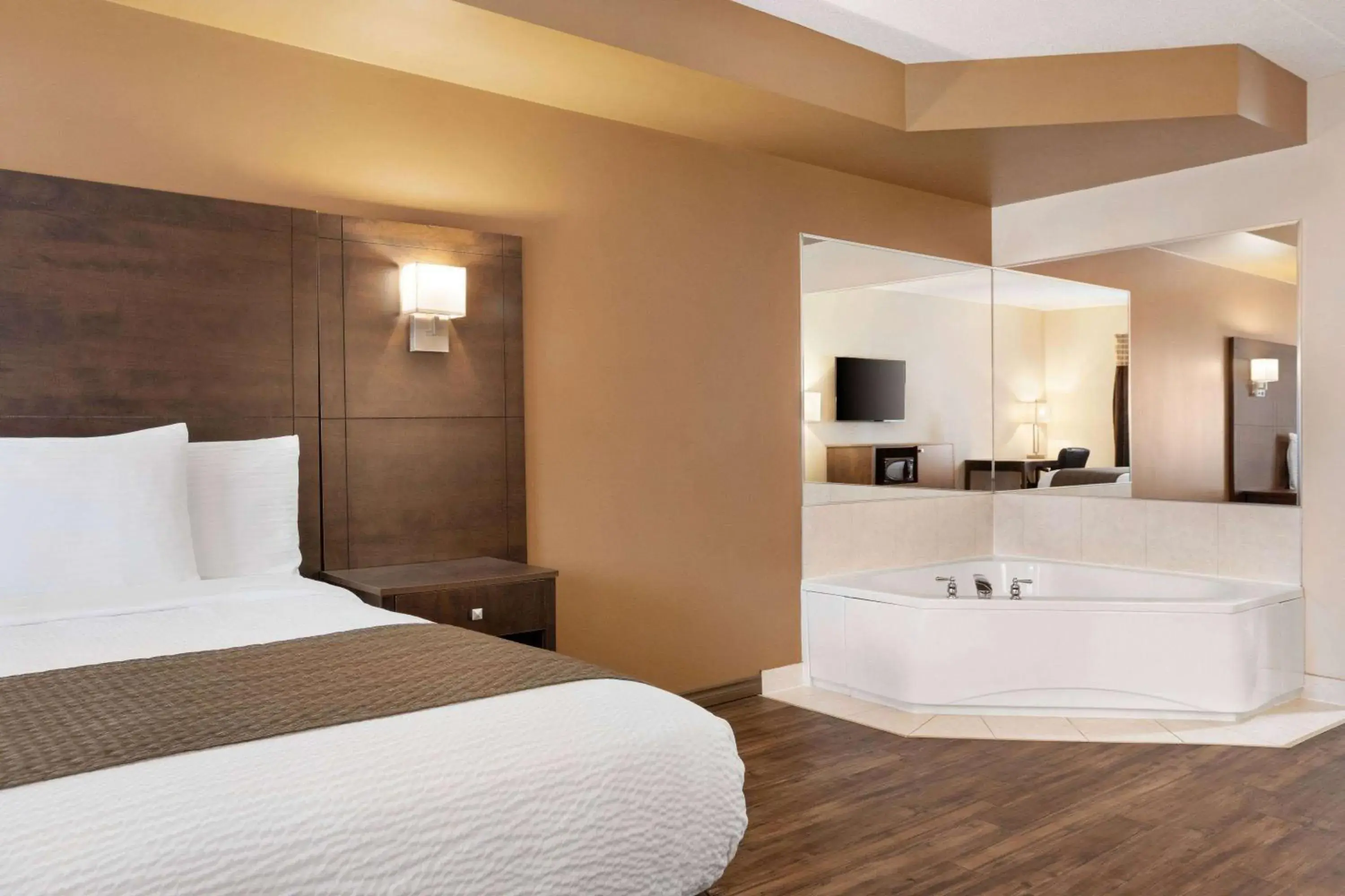 Photo of the whole room, Bed in Days Inn by Wyndham Leamington Photo of the whole room, Bed in Days Inn by Wyndham Leamington