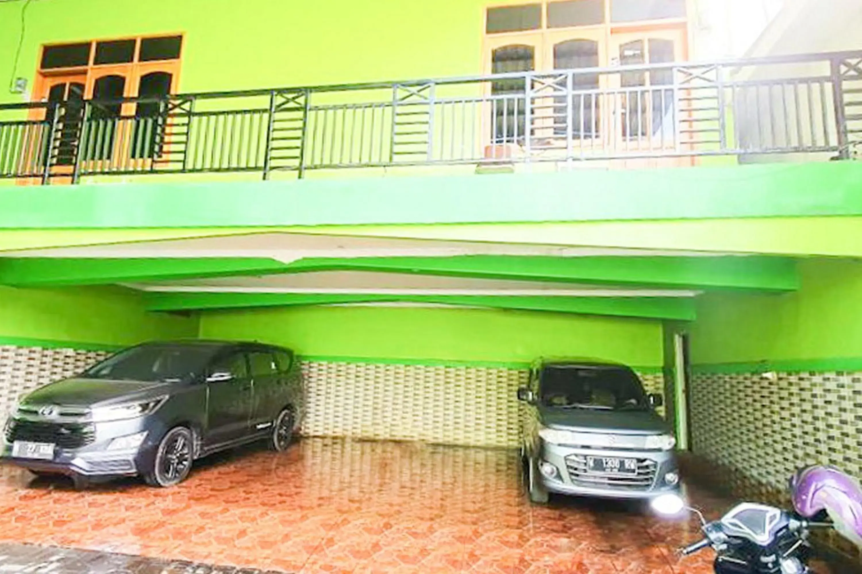 Parking in Green Kanca Syariah Guest House Mitra RedDoorz Parking in Green Kanca Syariah Guest House Mitra RedDoorz
