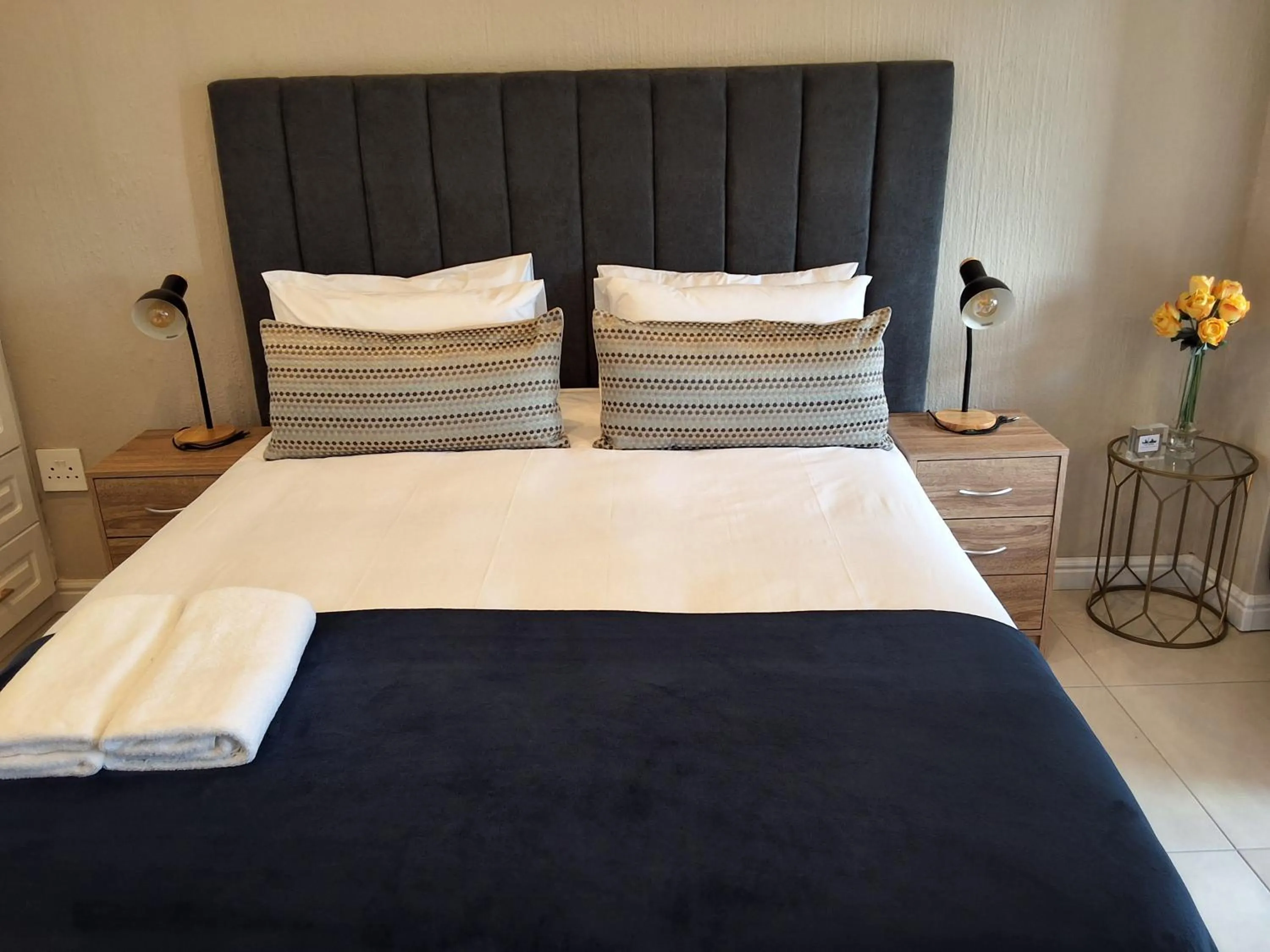 Bed in CityView, a stunning modern apartment