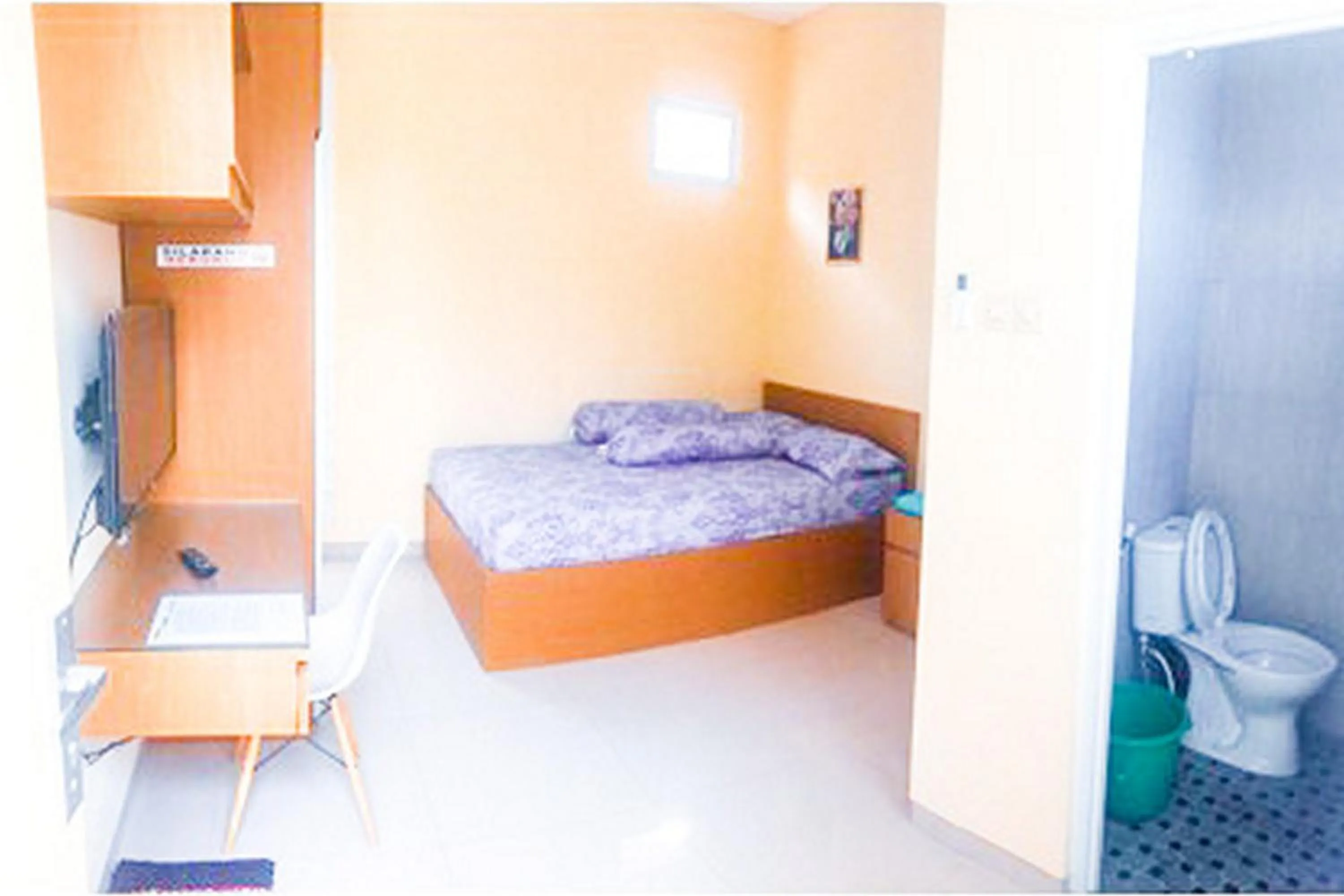 Bed in Muzdalifa Syariah near Alun Alun Gresik Mitra RedDoorz