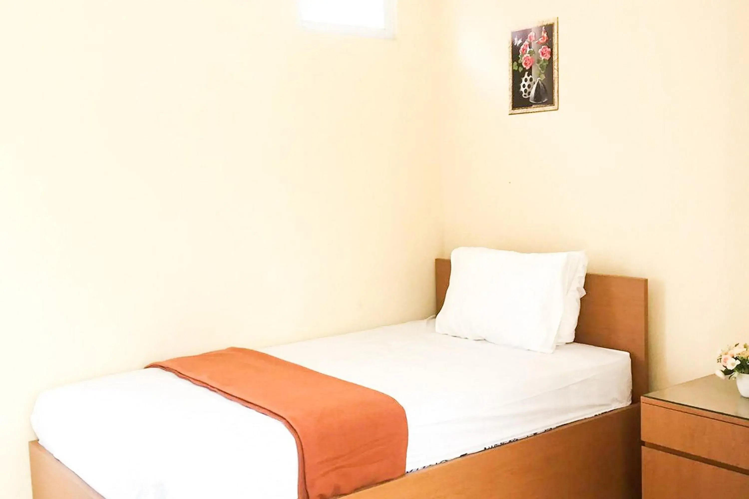 Muzdalifa Syariah near Alun Alun Gresik Mitra RedDoorz Muzdalifa Syariah near Alun Alun Gresik Mitra RedDoorz