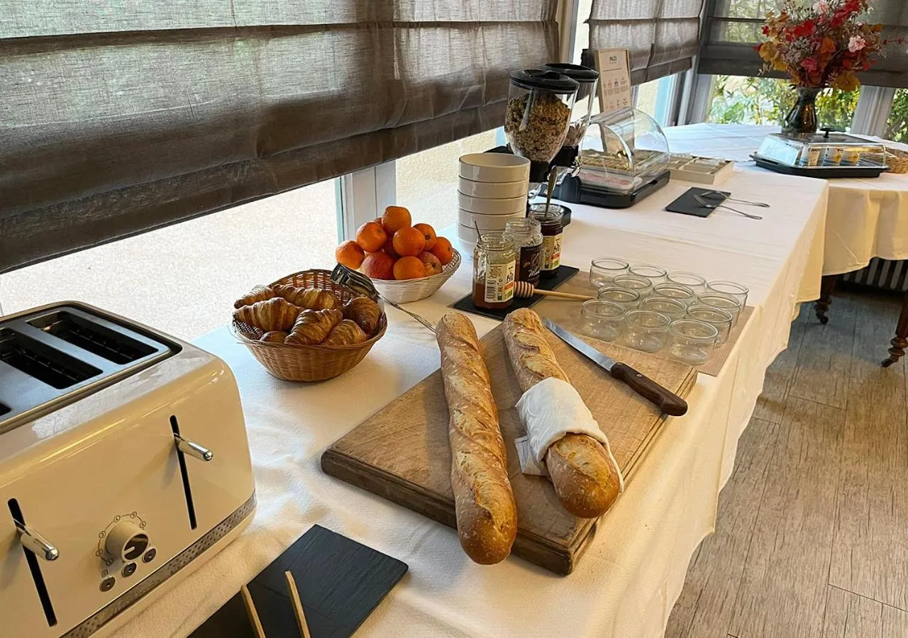 Breakfast in Hotel de l'Abbaye à Cluny