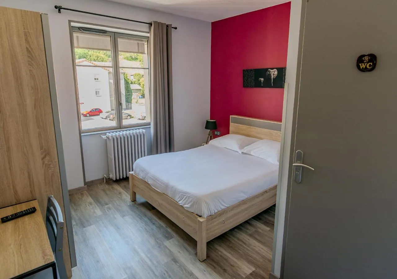 Bed in Hotel de l'Abbaye à Cluny