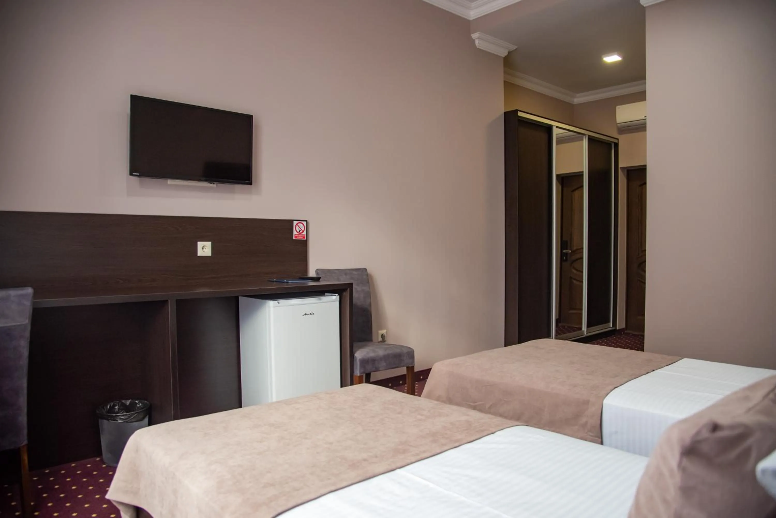 Communal lounge/ TV room, Bed in T&S Apart-Hotel