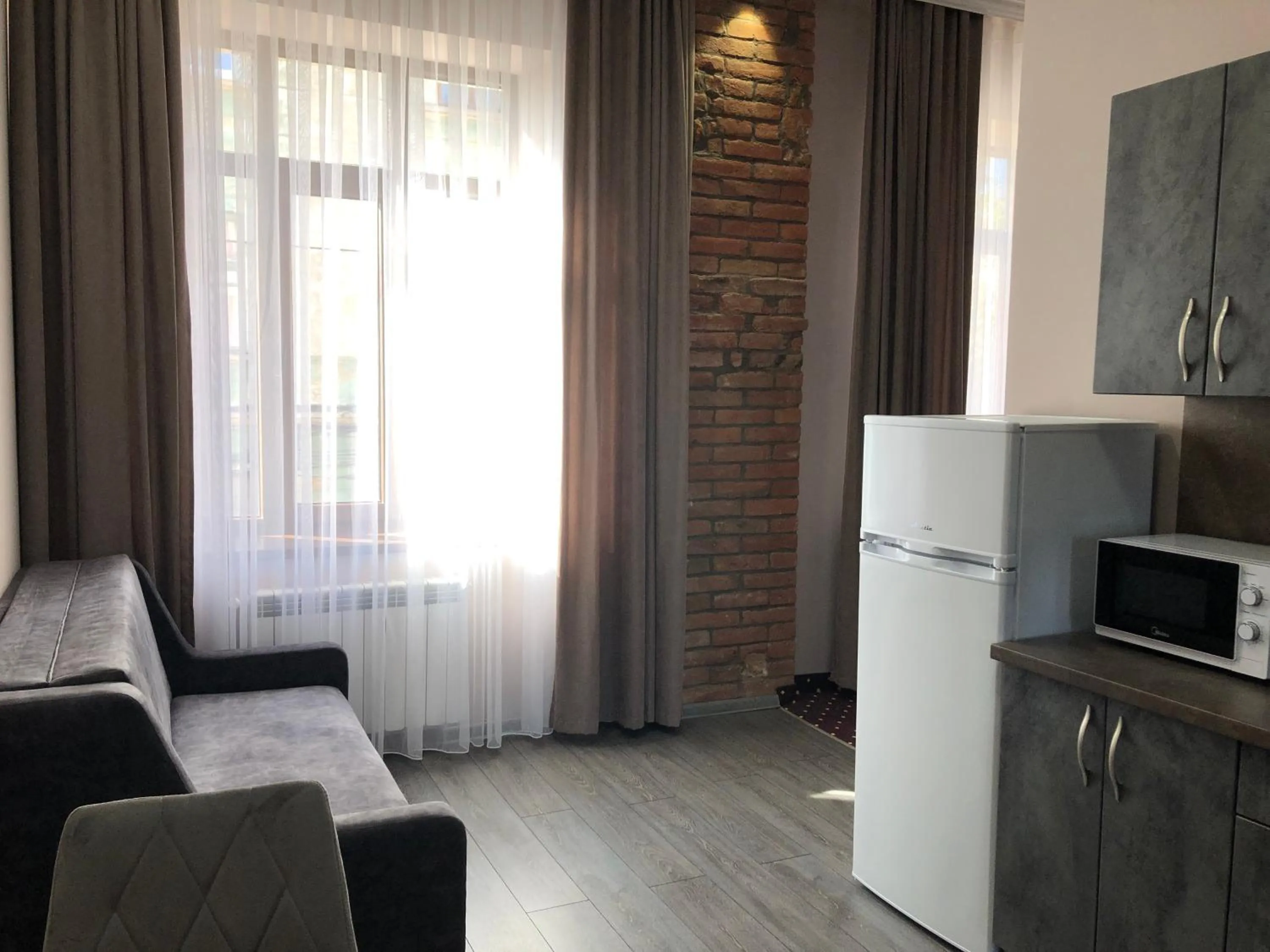 Communal lounge/ TV room in T&S Apart-Hotel