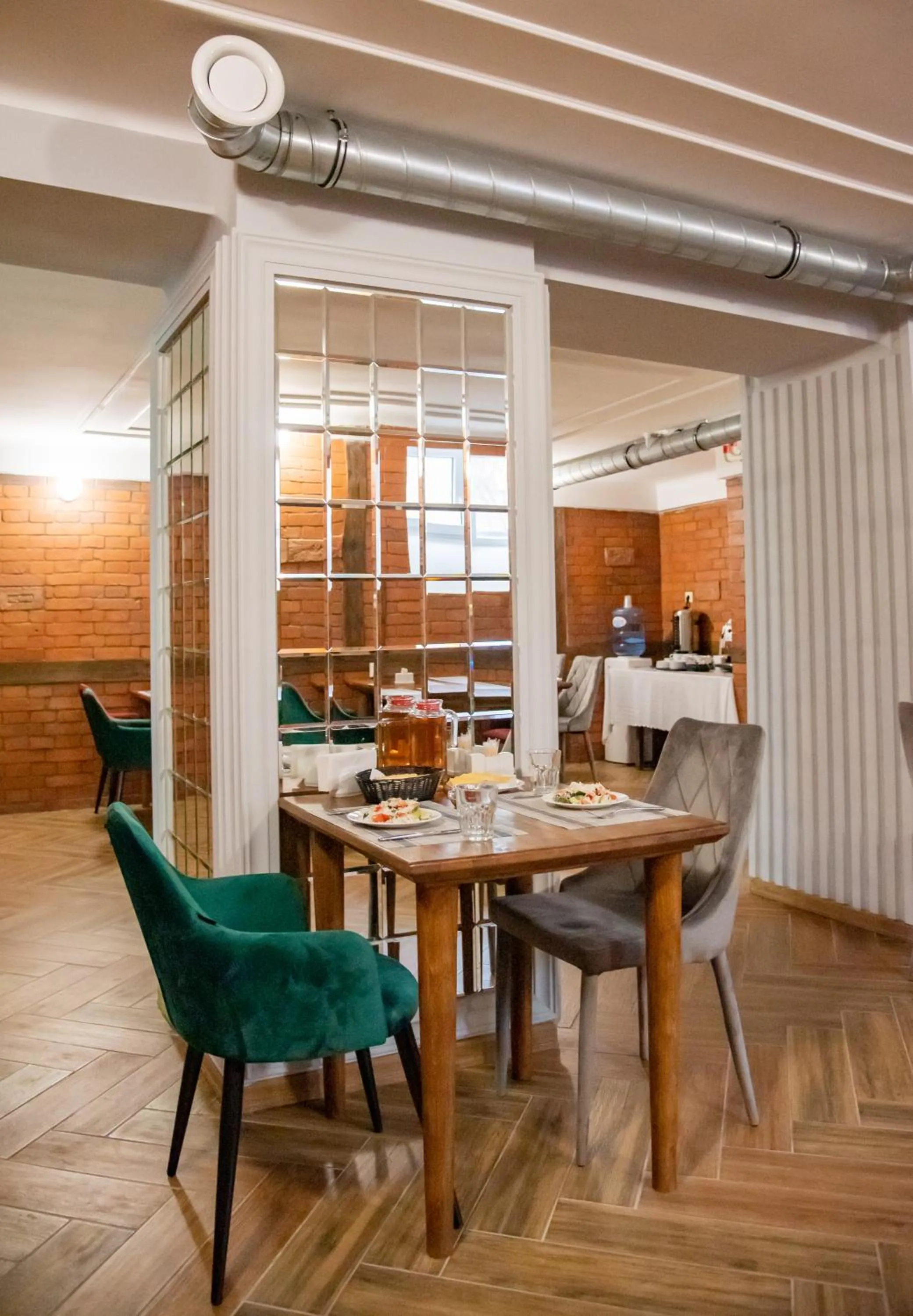 Restaurant/places to eat in T&S Apart-Hotel