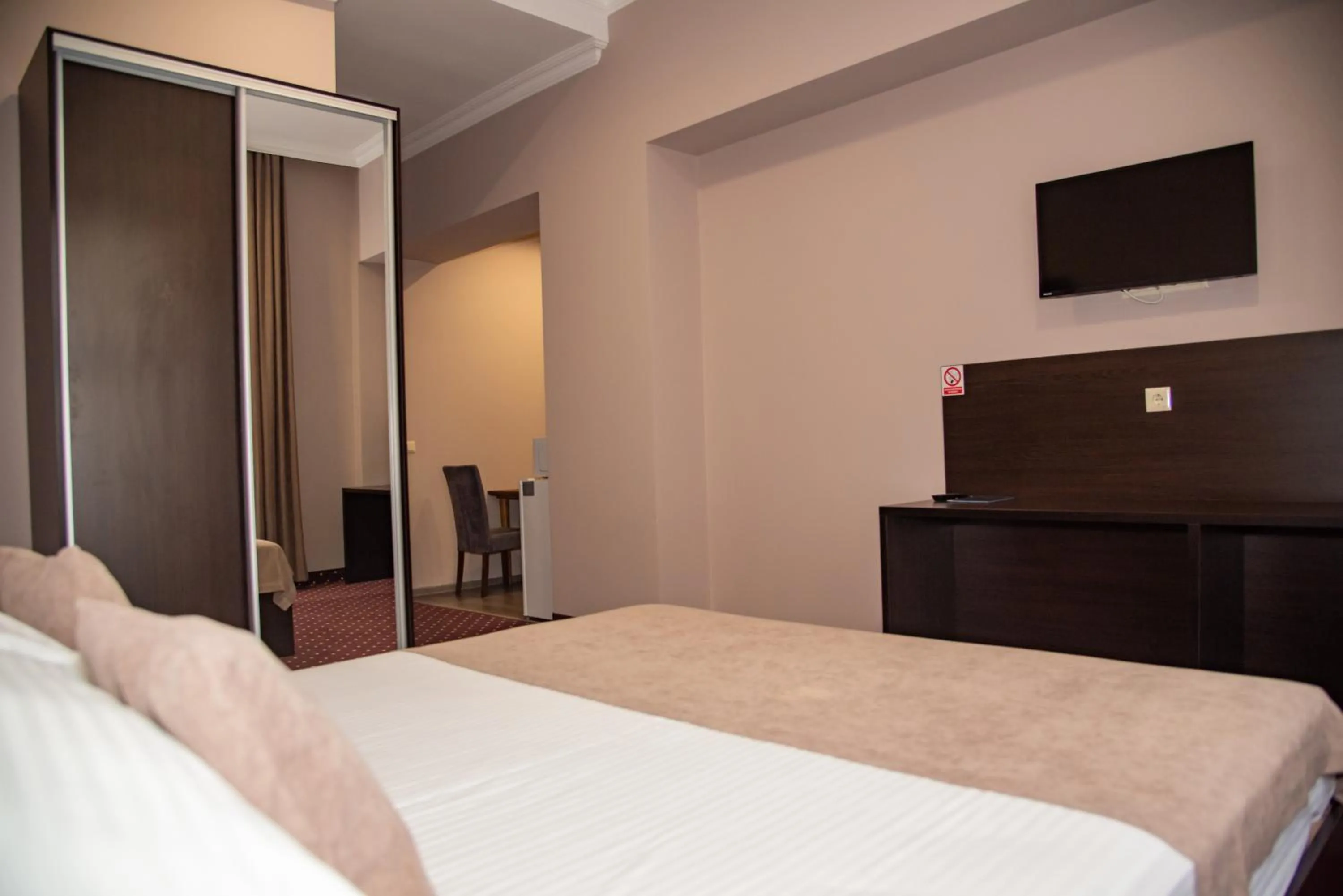 Communal lounge/ TV room, Bed in T&S Apart-Hotel
