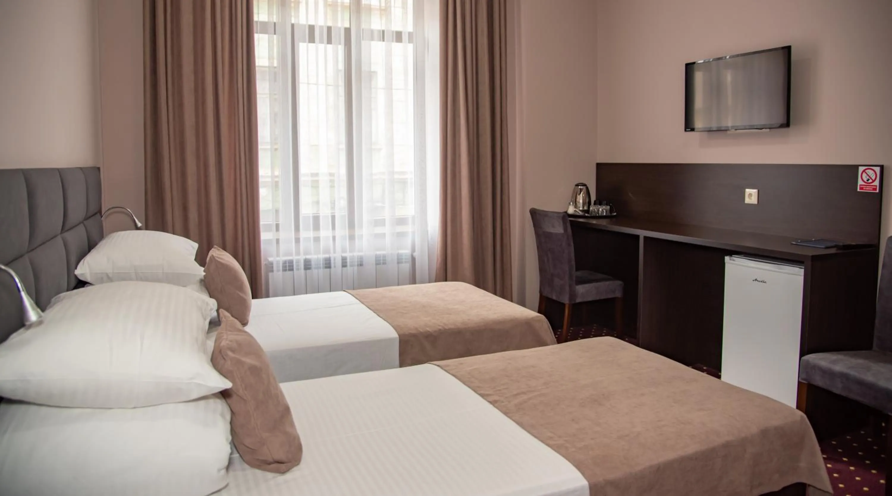 Communal lounge/ TV room, Bed in T&S Apart-Hotel