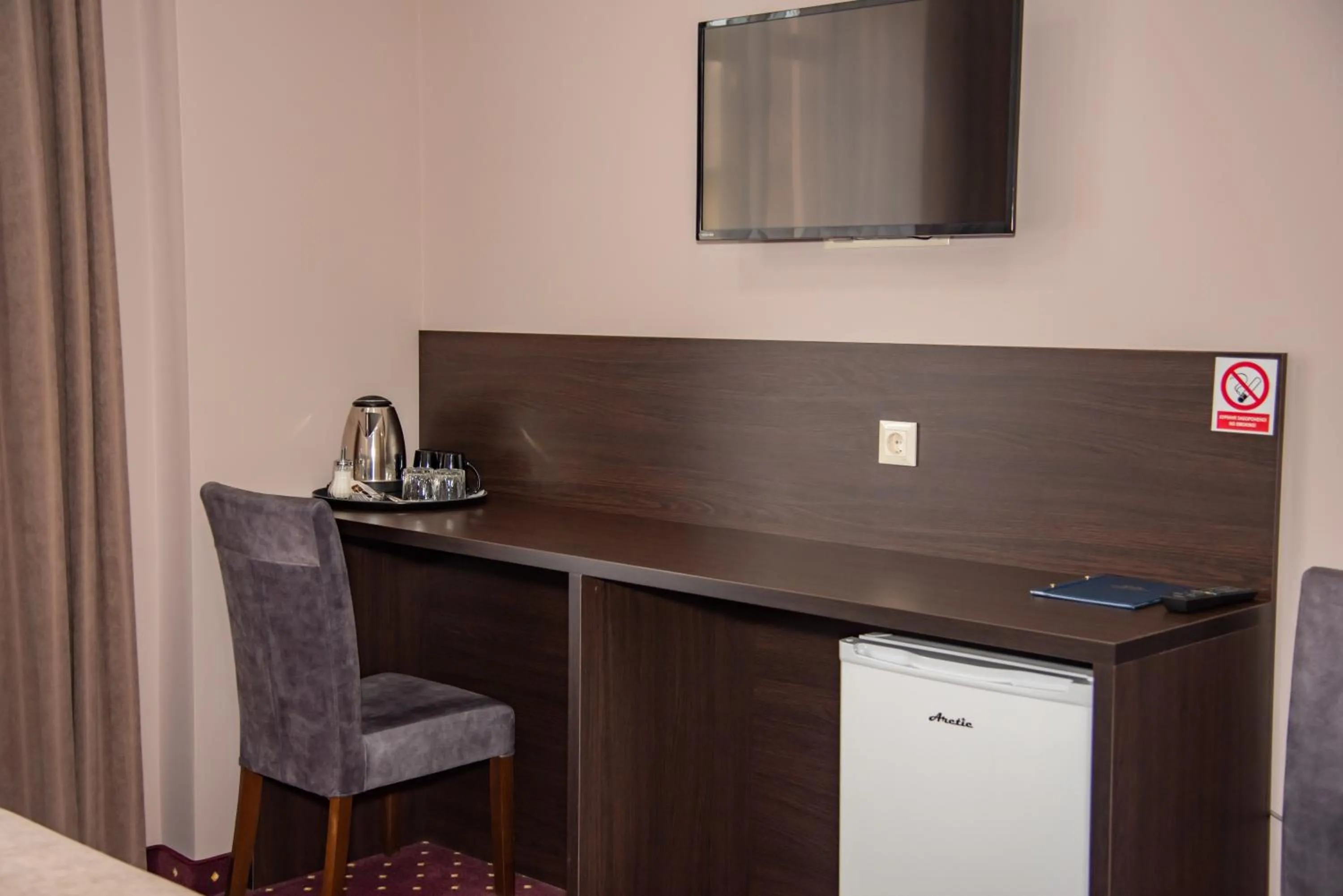Communal lounge/ TV room in T&S Apart-Hotel
